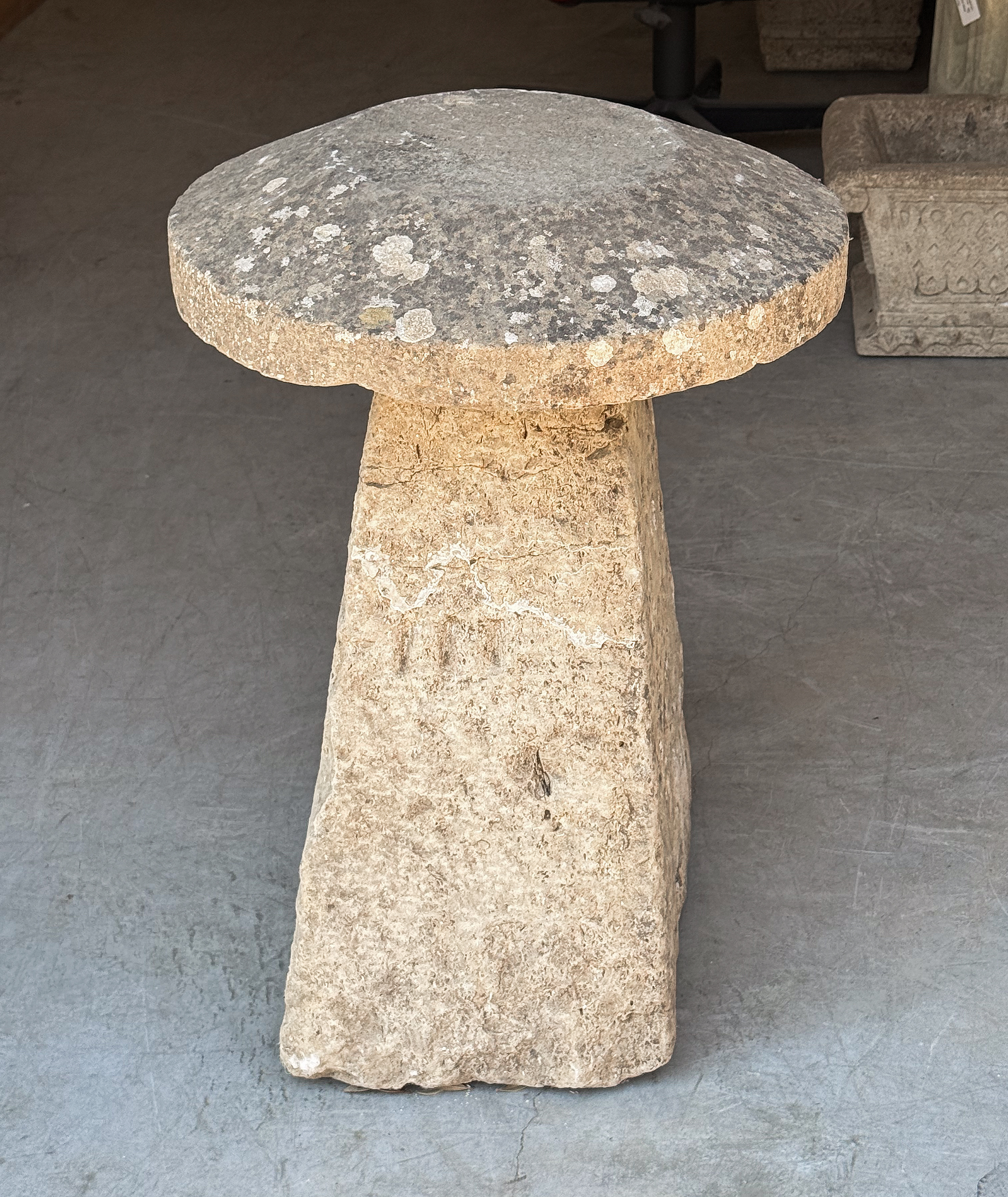 ee654_staddle_stone_b_004_959302247