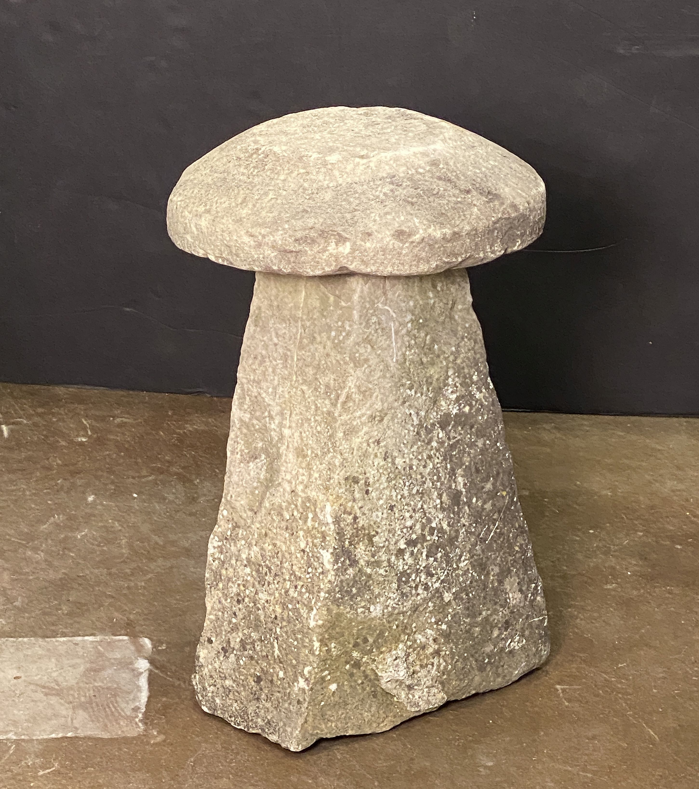 ee654_stone_steddle_a_2