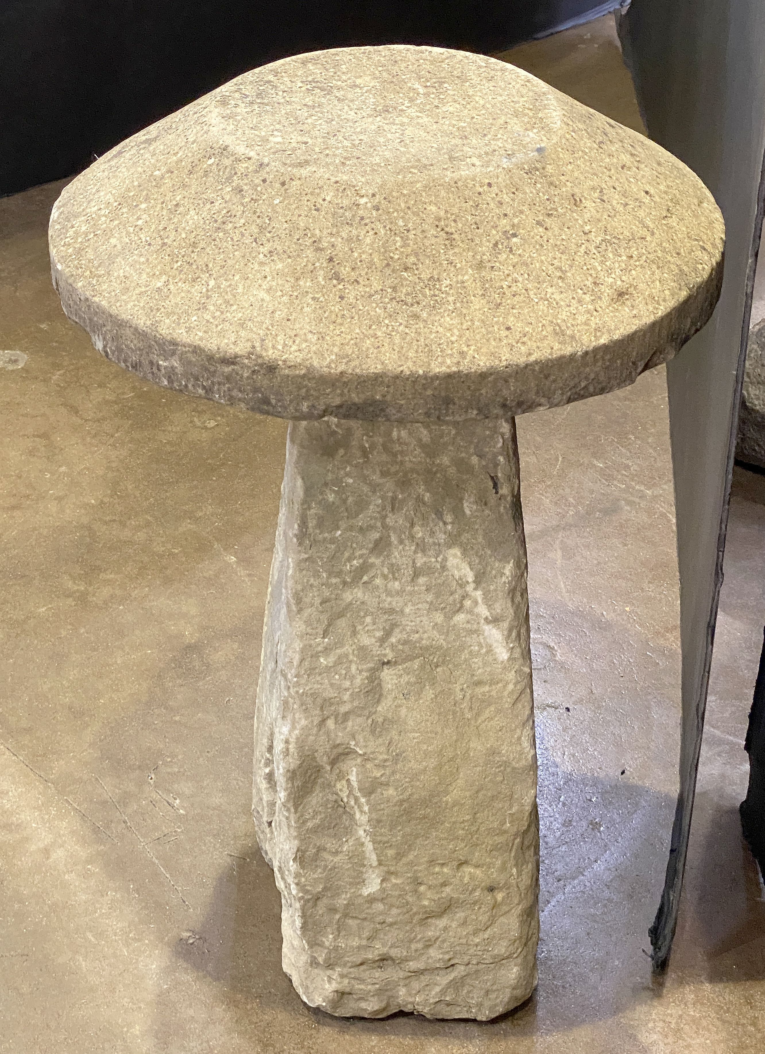 ee654_stone_steddle_b_17