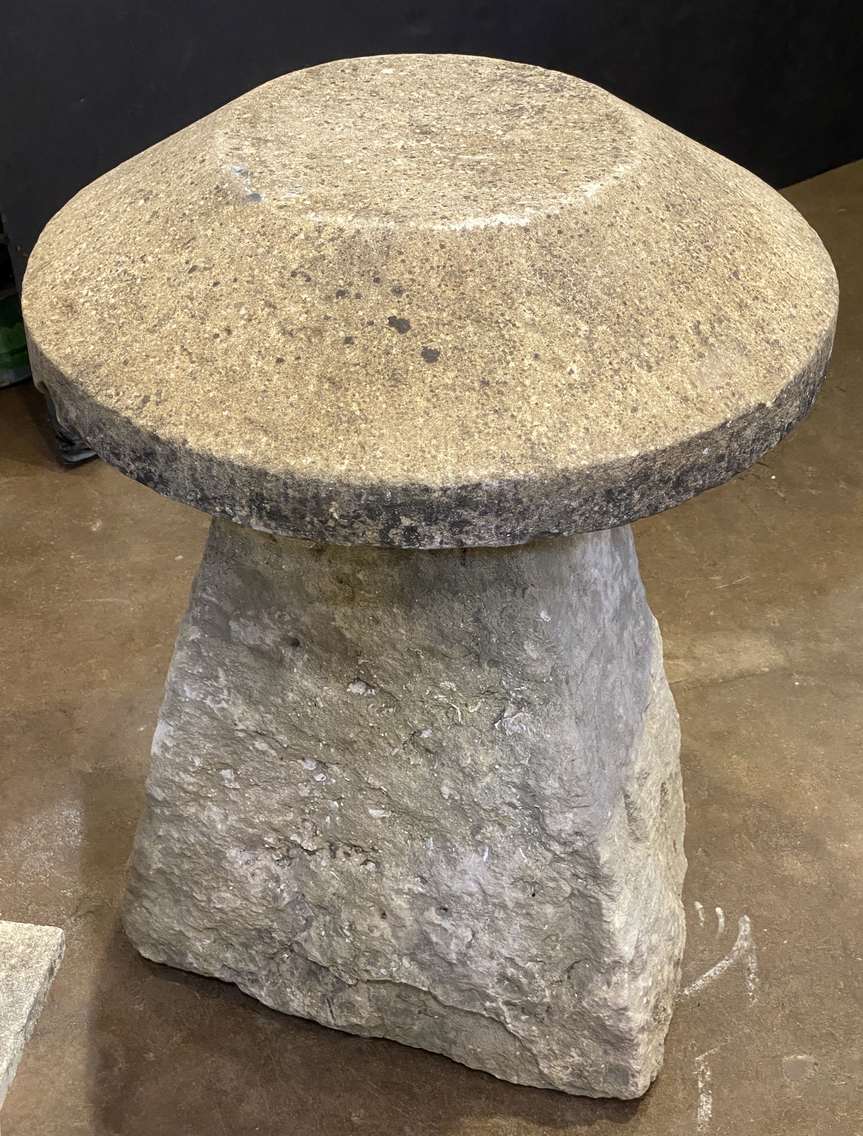 ee654_stone_steddle_b_19