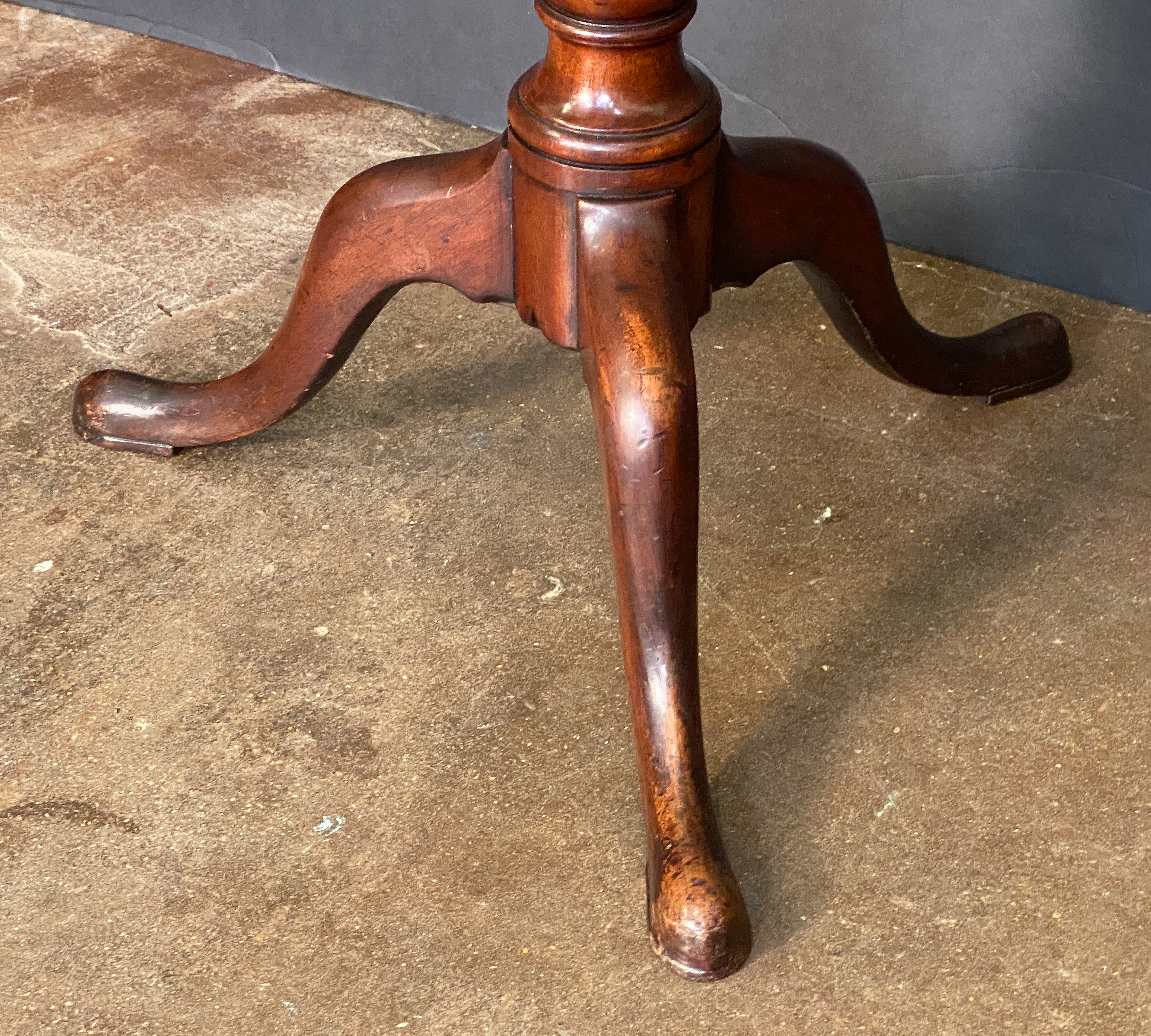 ee665_regency_writing_table_33