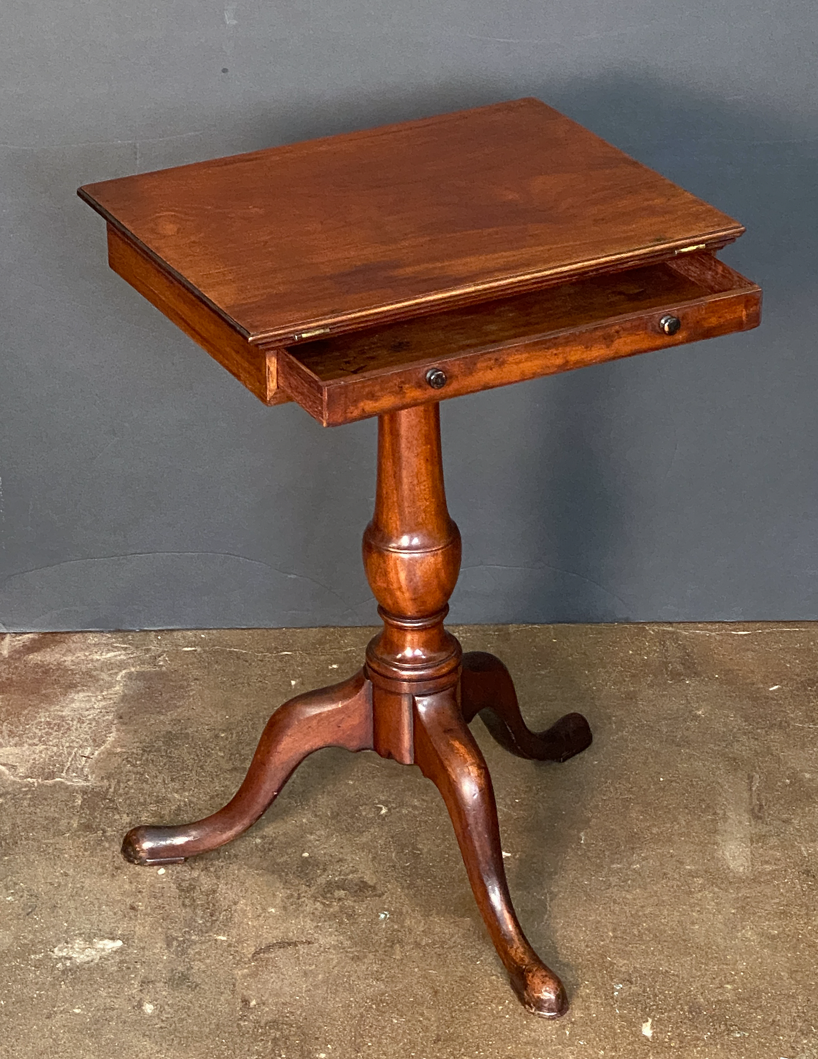 ee665_regency_writing_table_5