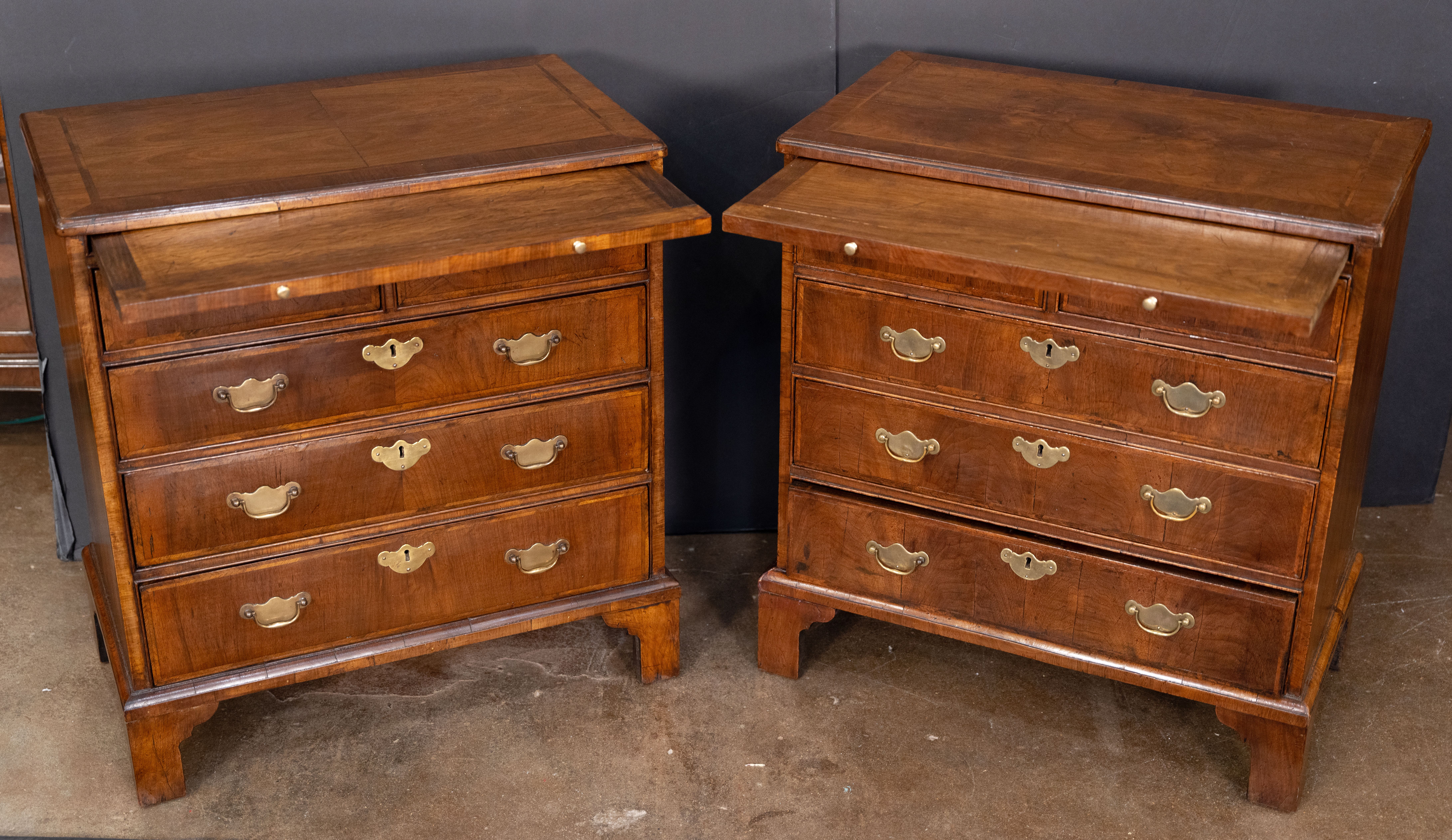 ee736_pair_of_bachelor_chests_30