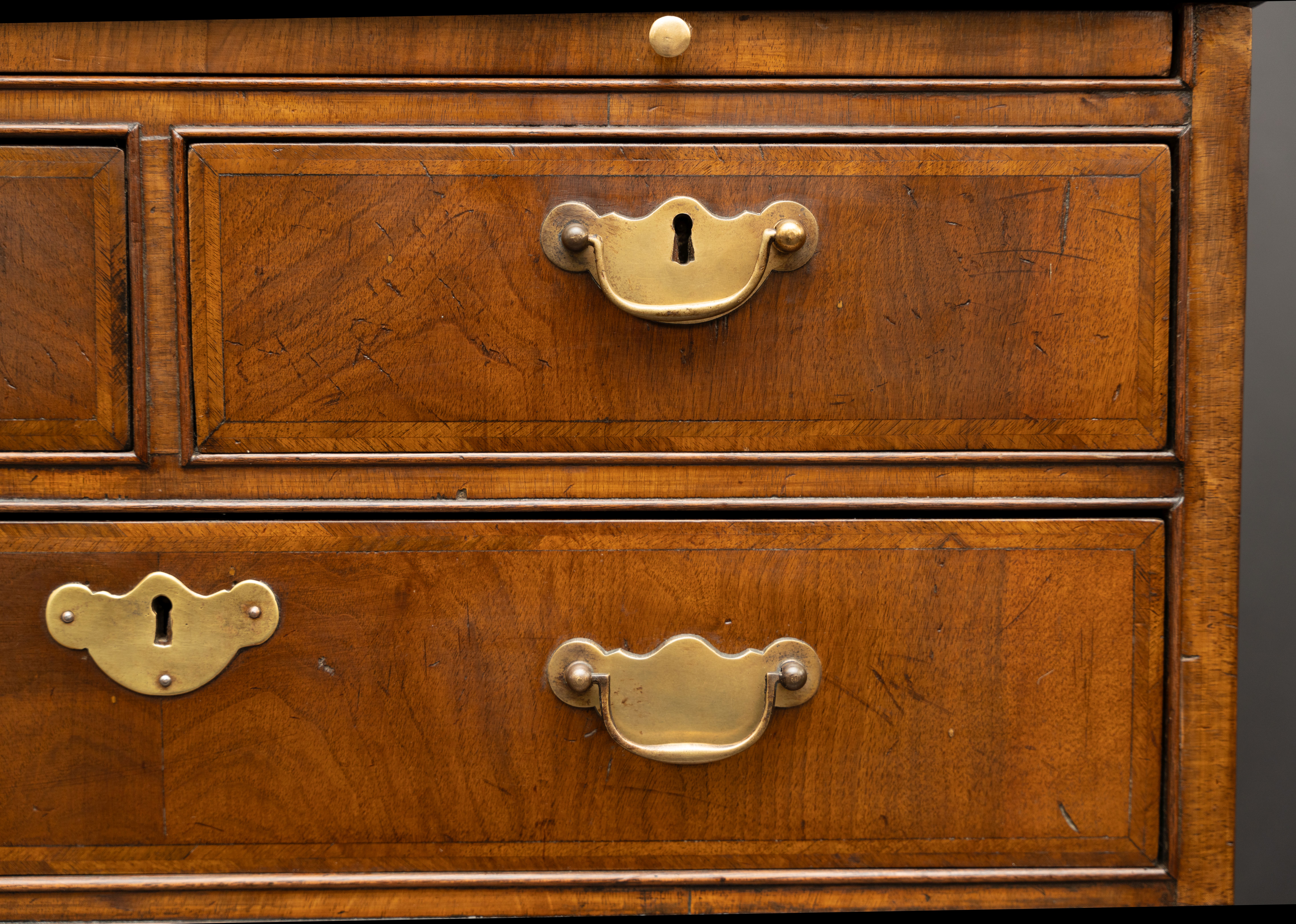 ee736_pair_of_bachelor_chests_37