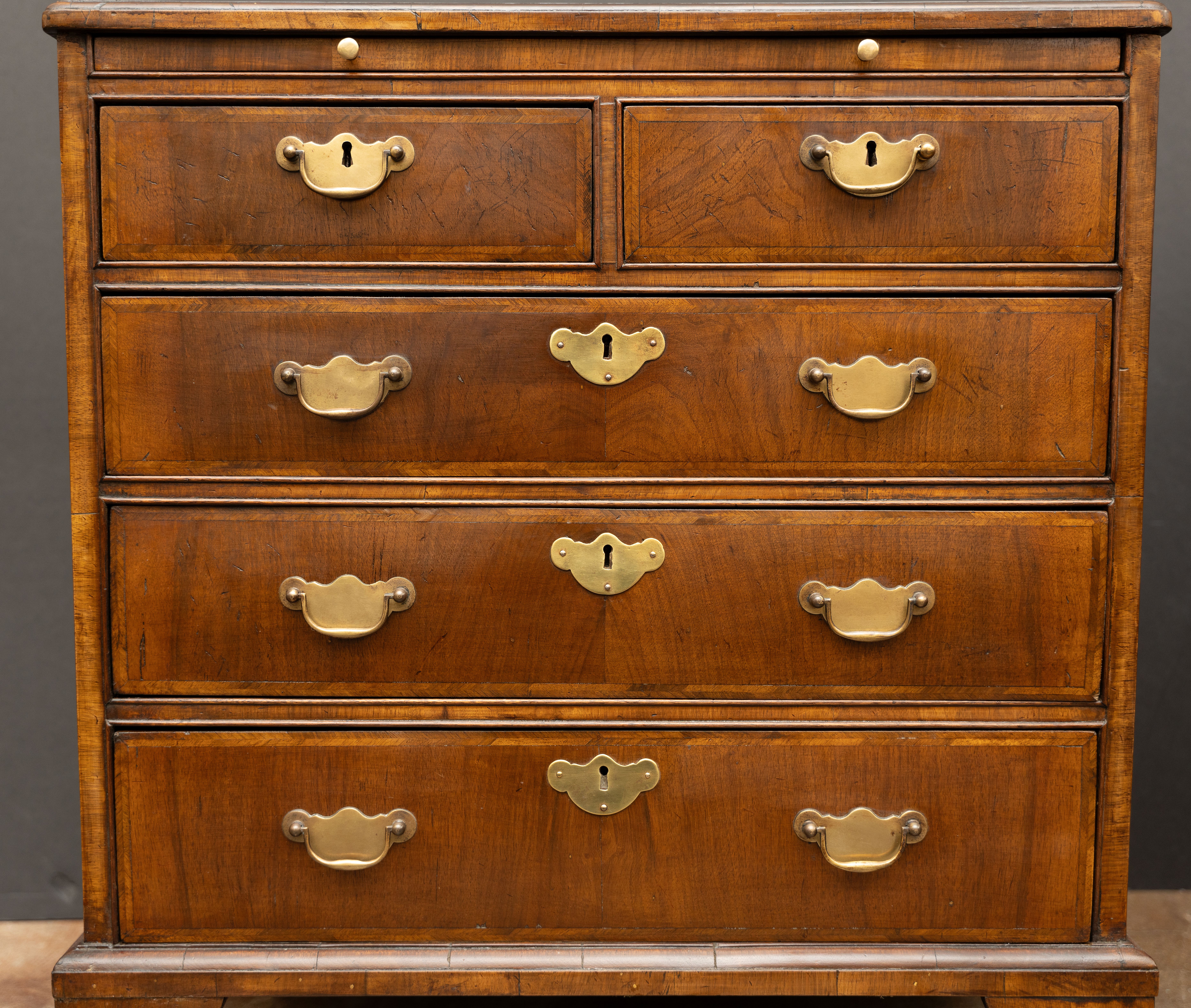 ee736_pair_of_bachelor_chests_38