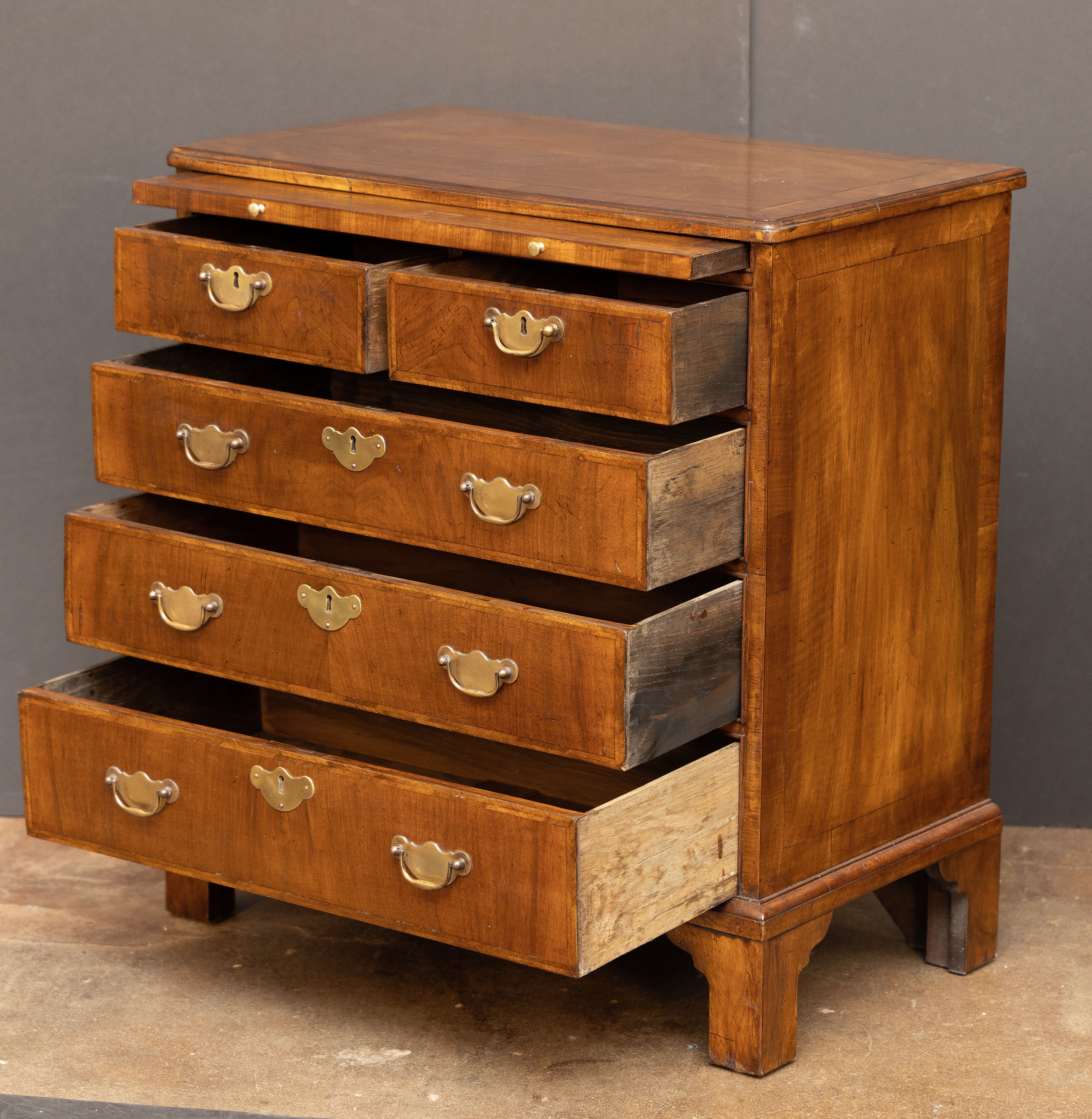 ee736_pair_of_bachelor_chests_49