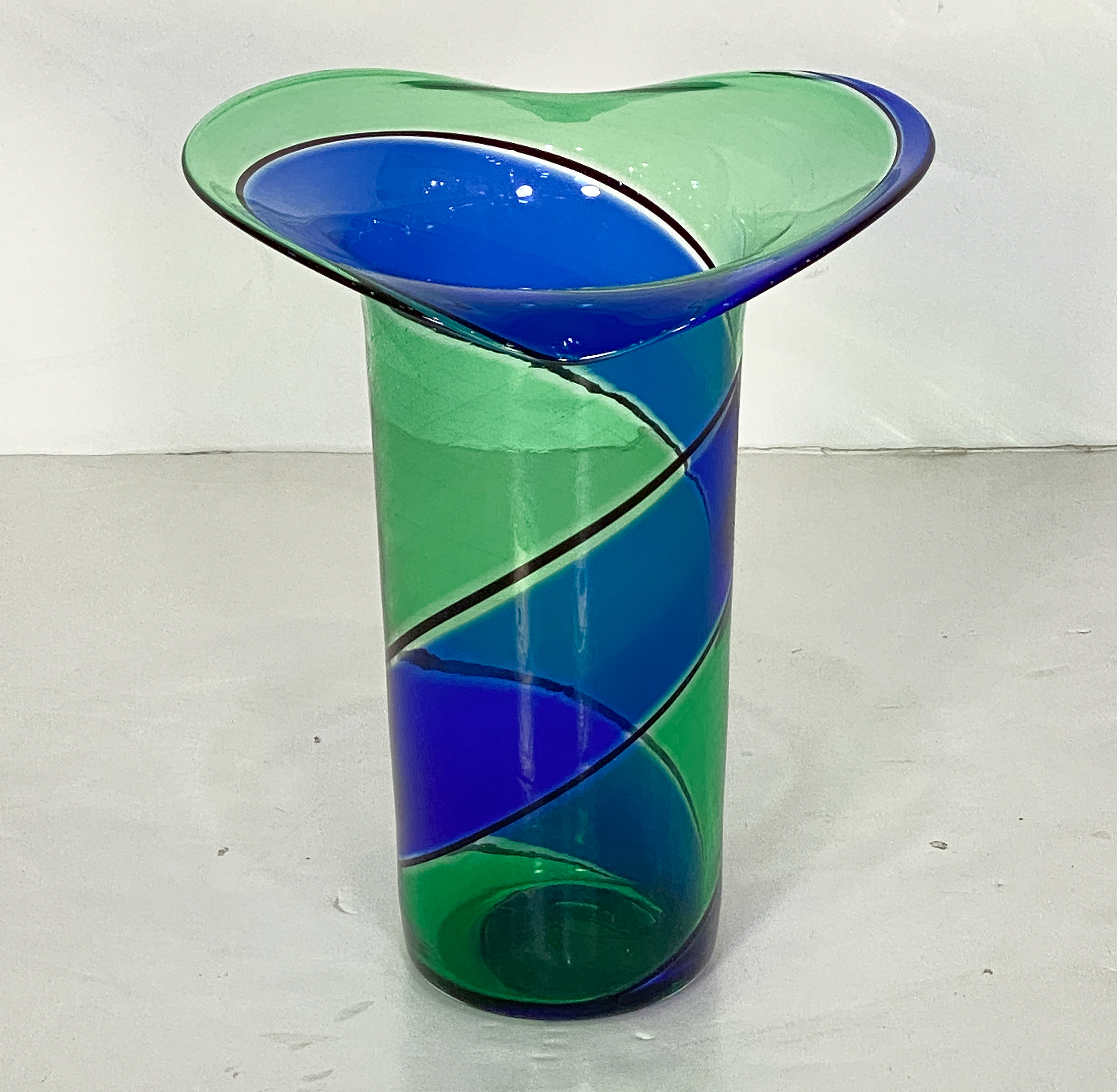 ee756_blue_green_vase_02