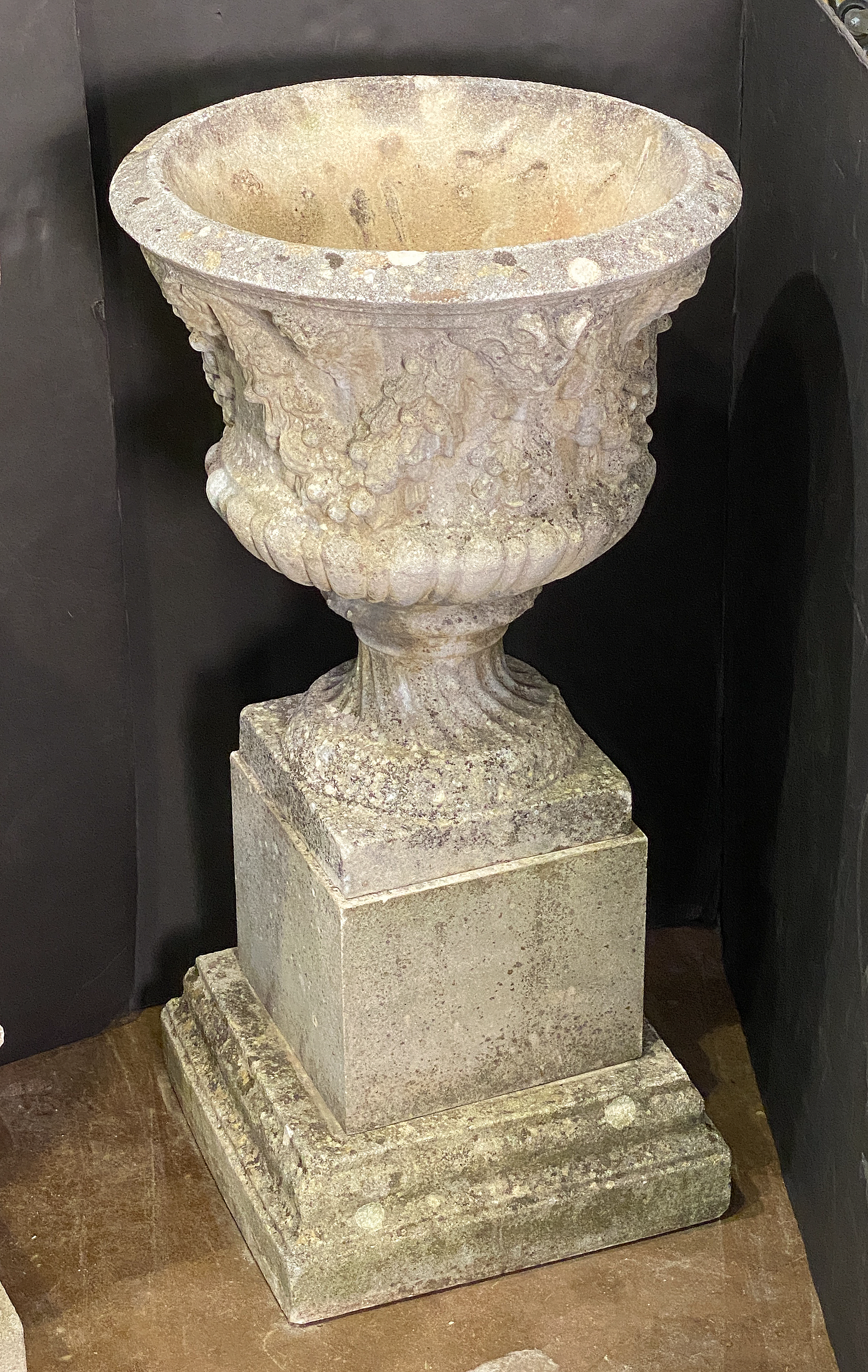 ff022_reconstituted_stone_campana_urn_on_pedestal__13