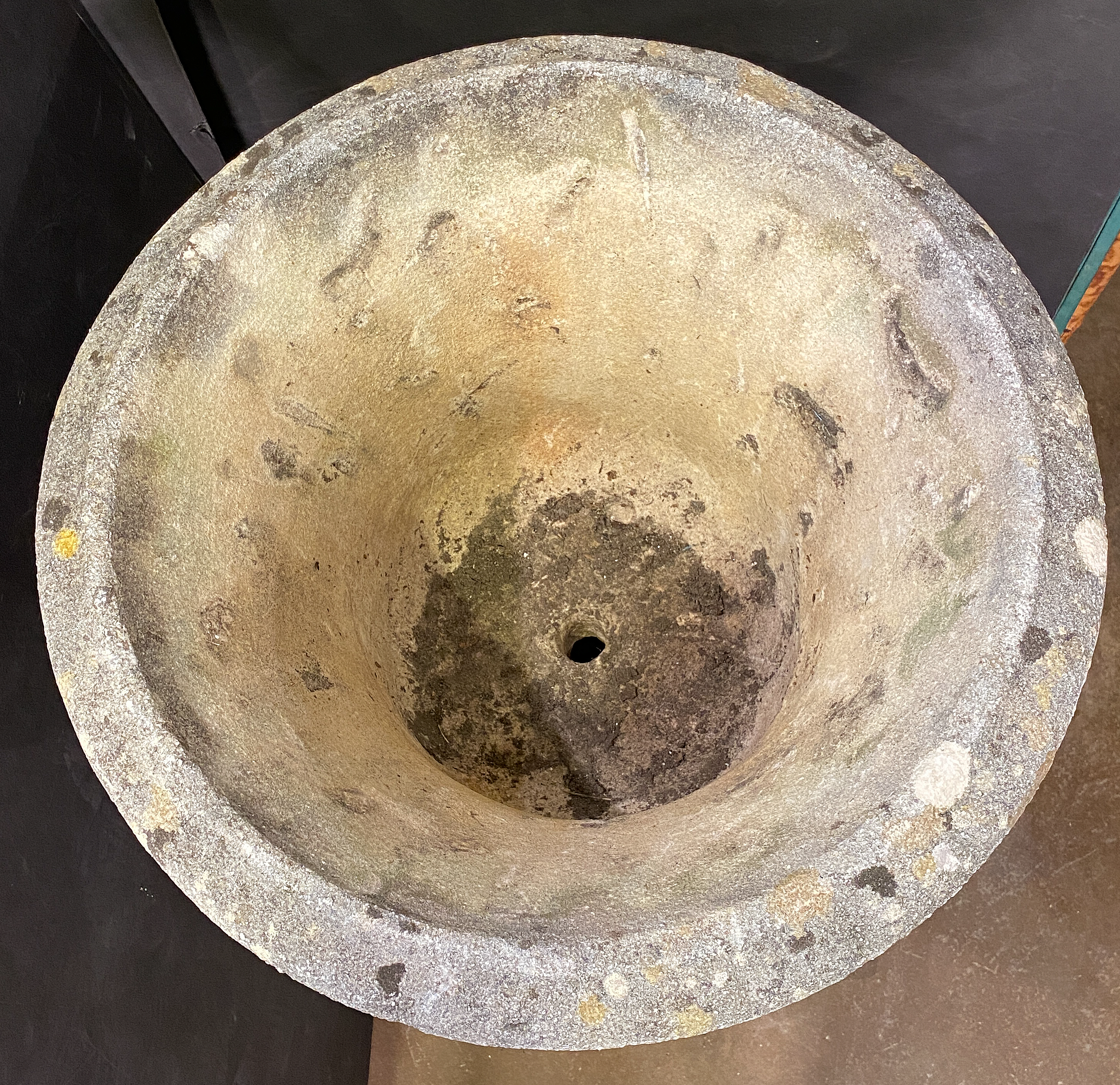 ff022_reconstituted_stone_campana_urn_on_pedestal__35