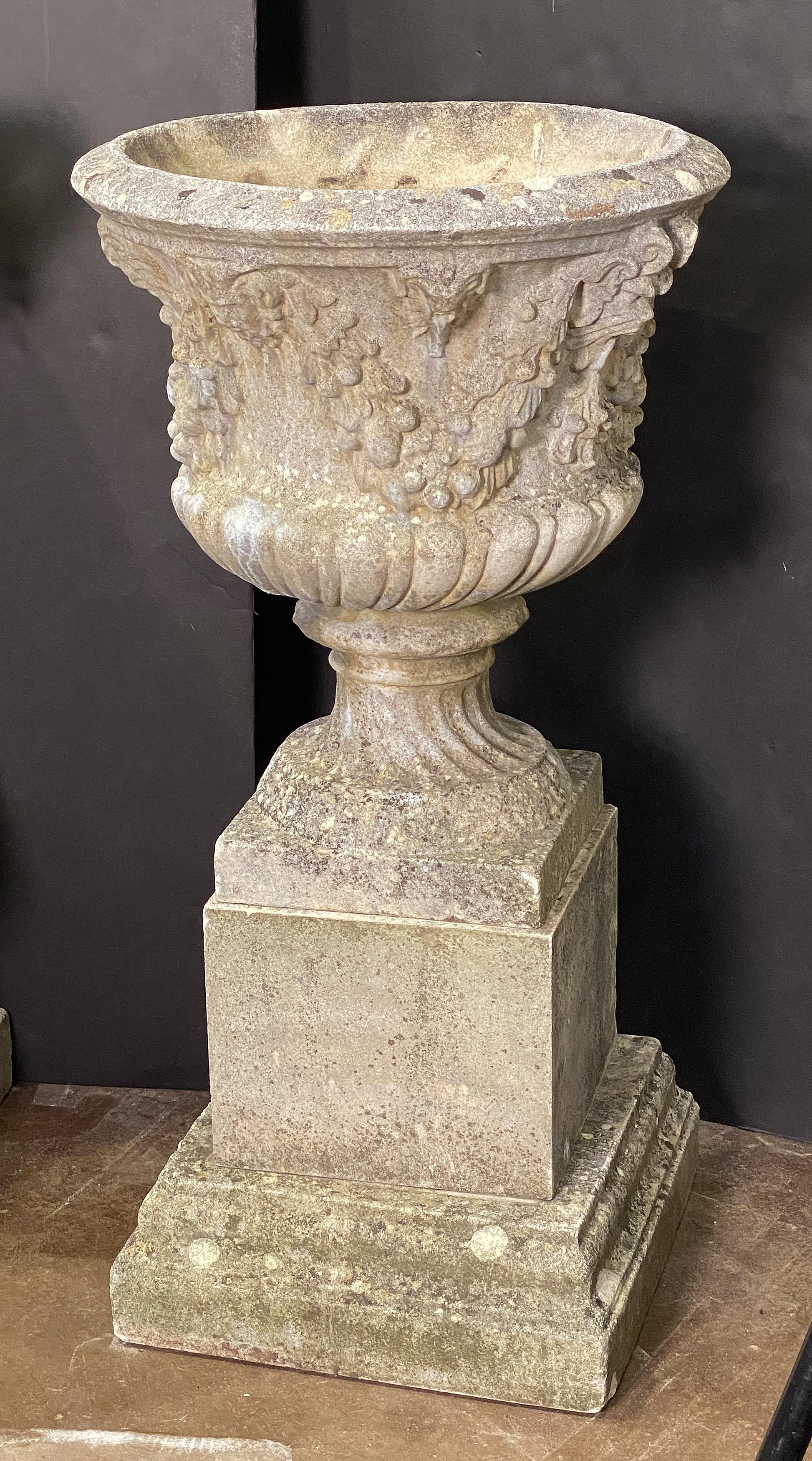 ff022_reconstituted_stone_campana_urn_on_pedestal__43