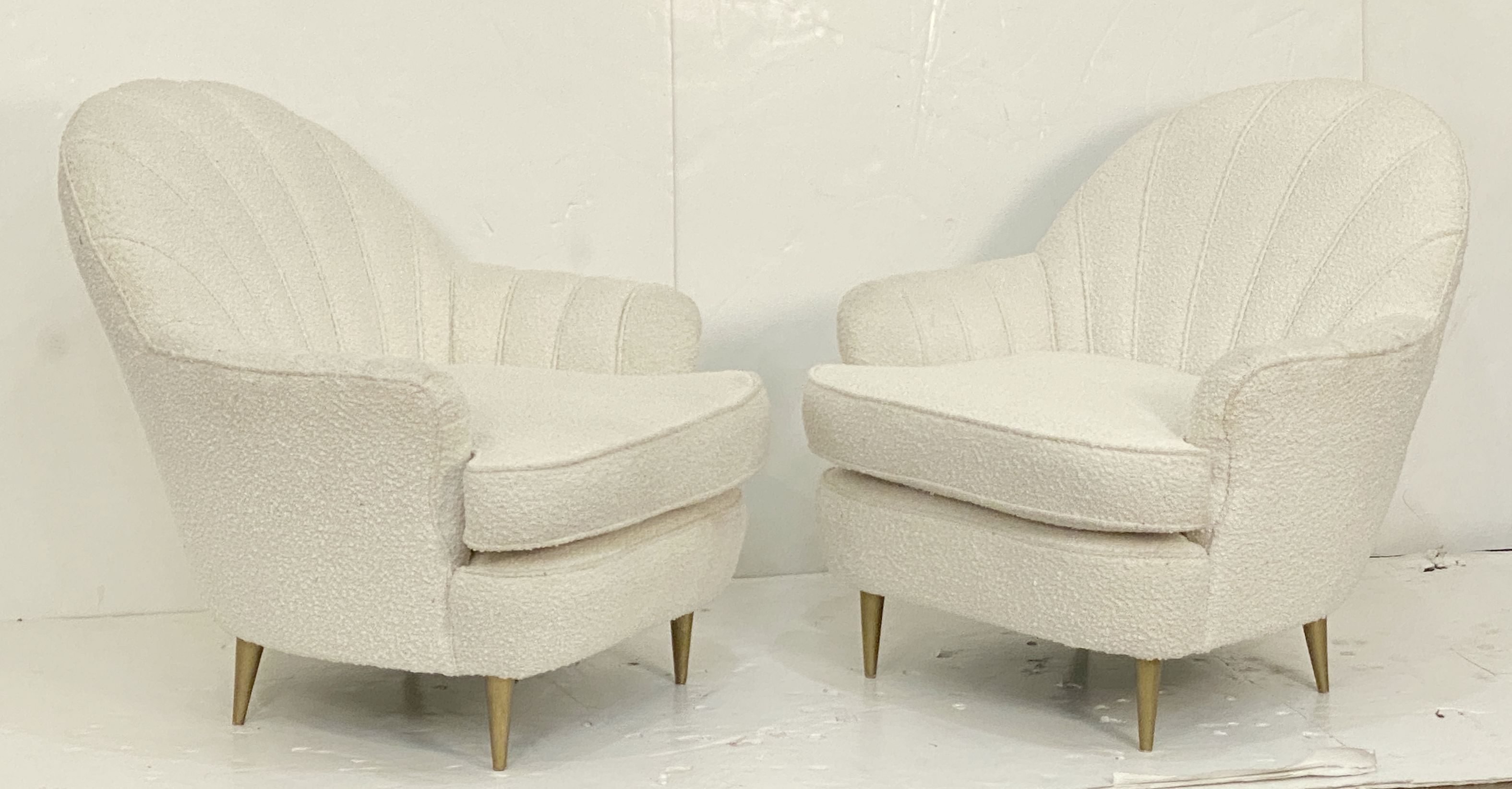 ff055_pair_of_italian_chairs_in_white_boucle_fabric_43