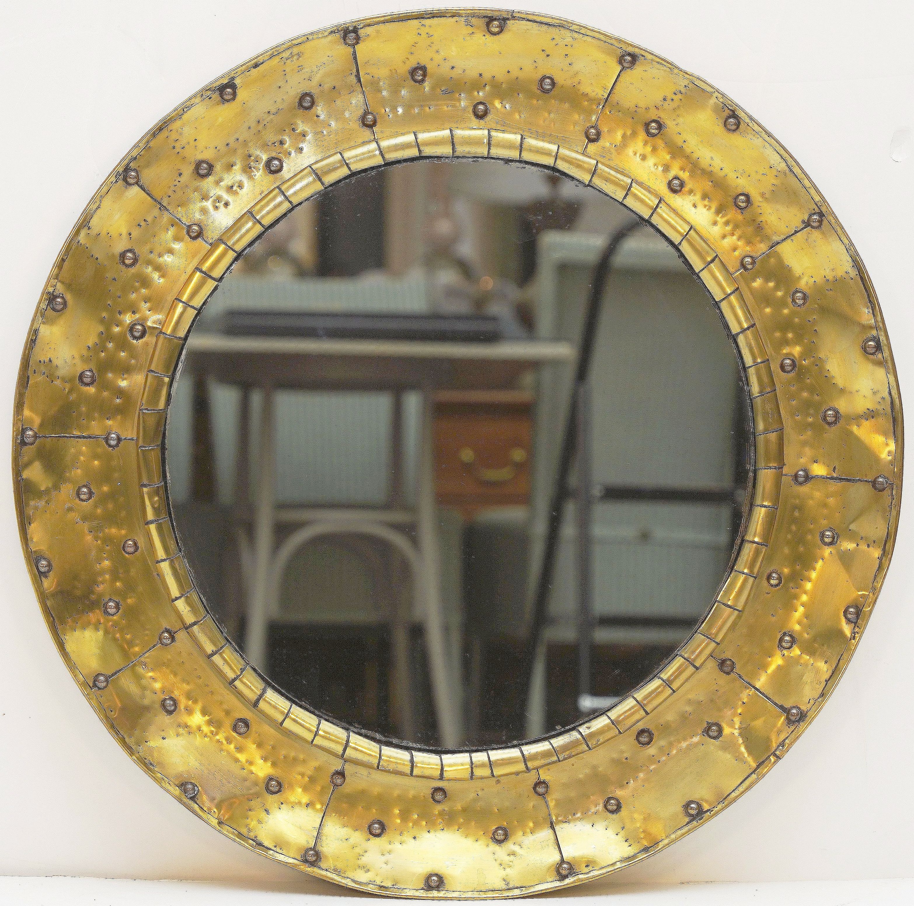 ff070-b_round_brass_mirror_the_one_lightened