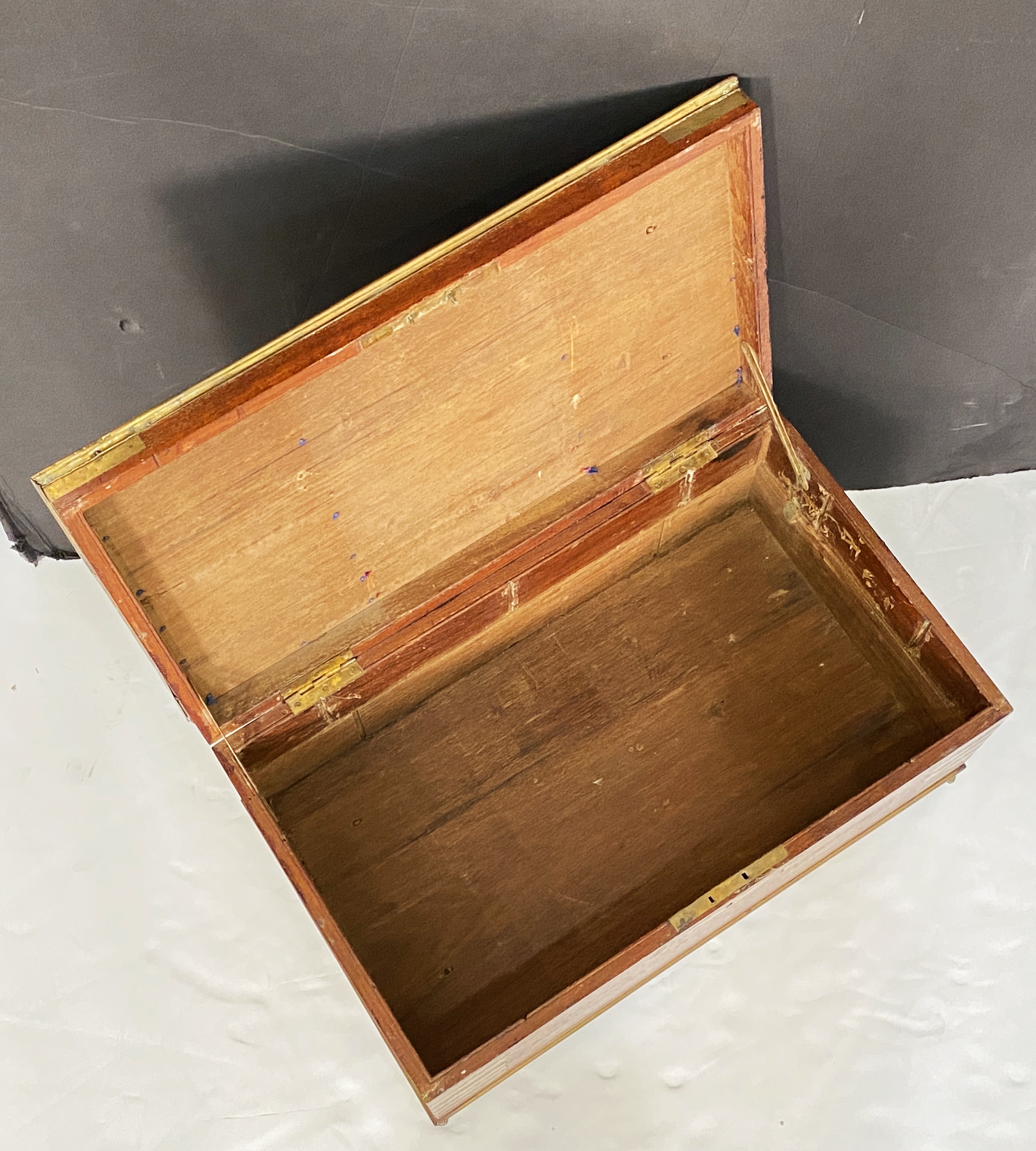 ff148_mahogany_campaige_trunk_19