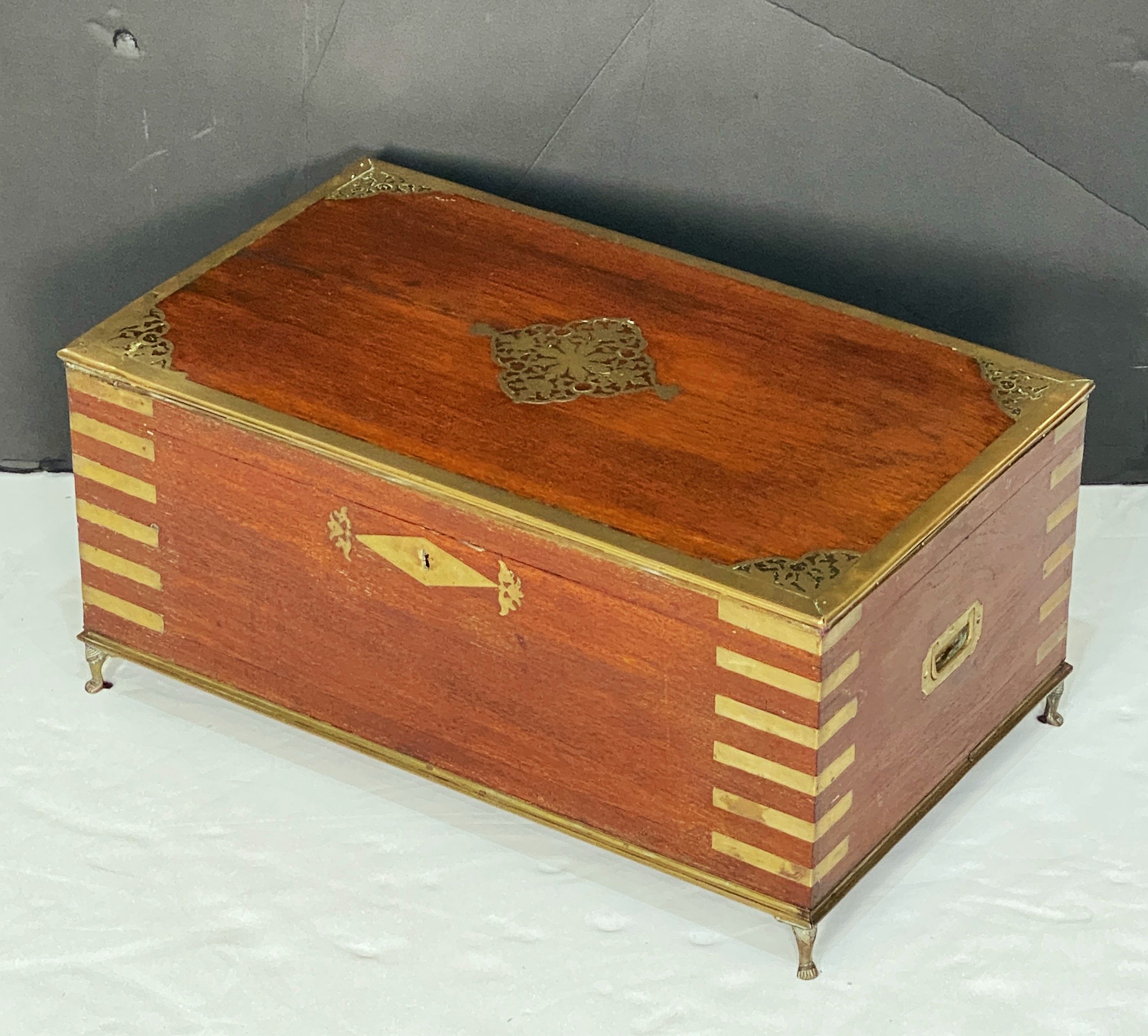 ff148_mahogany_campaige_trunk_26