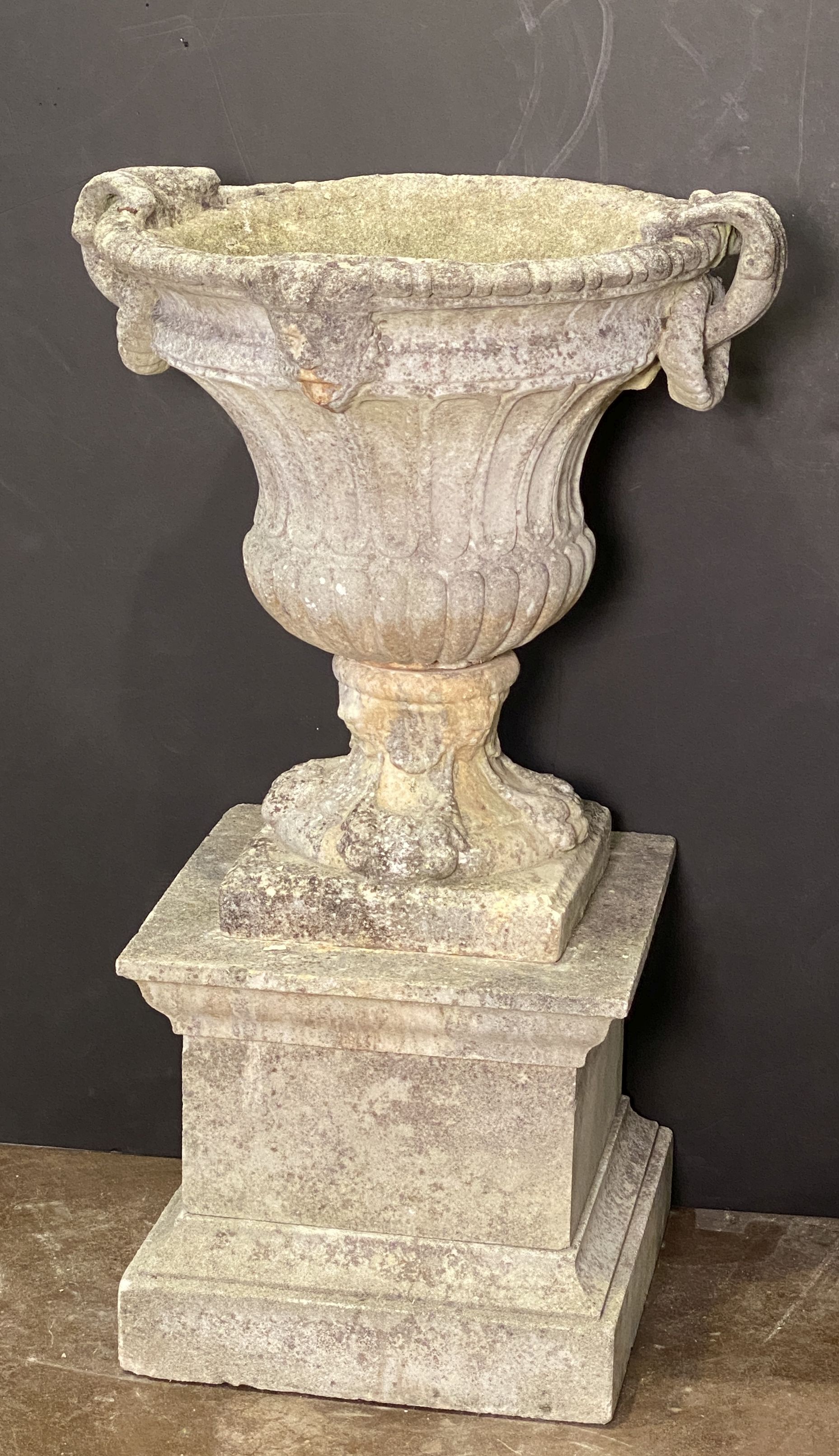 ff177_large_composition_garden_urn_on_pedestal__47