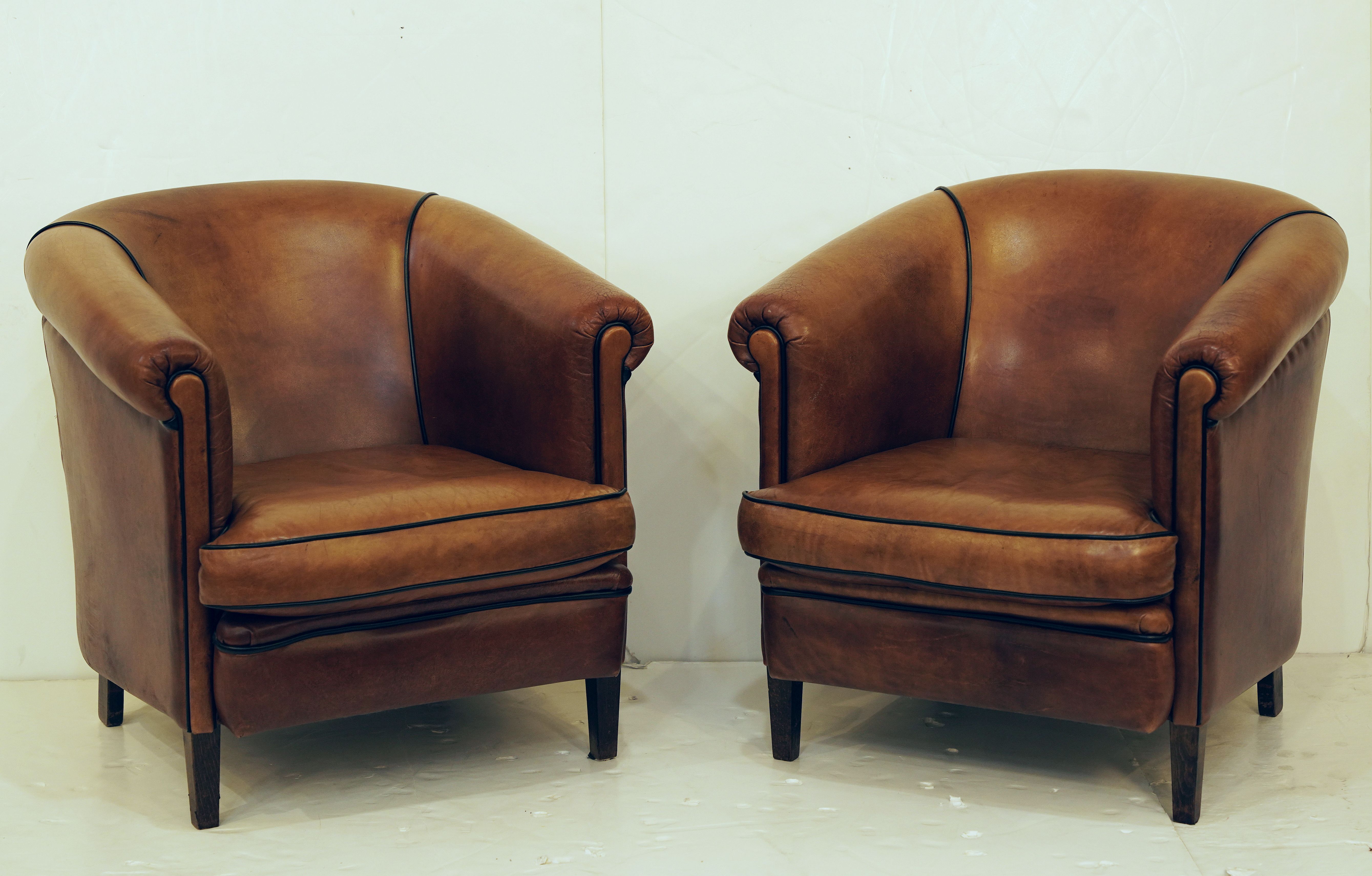 ff218_pair_of_leather_arm_chairs_13