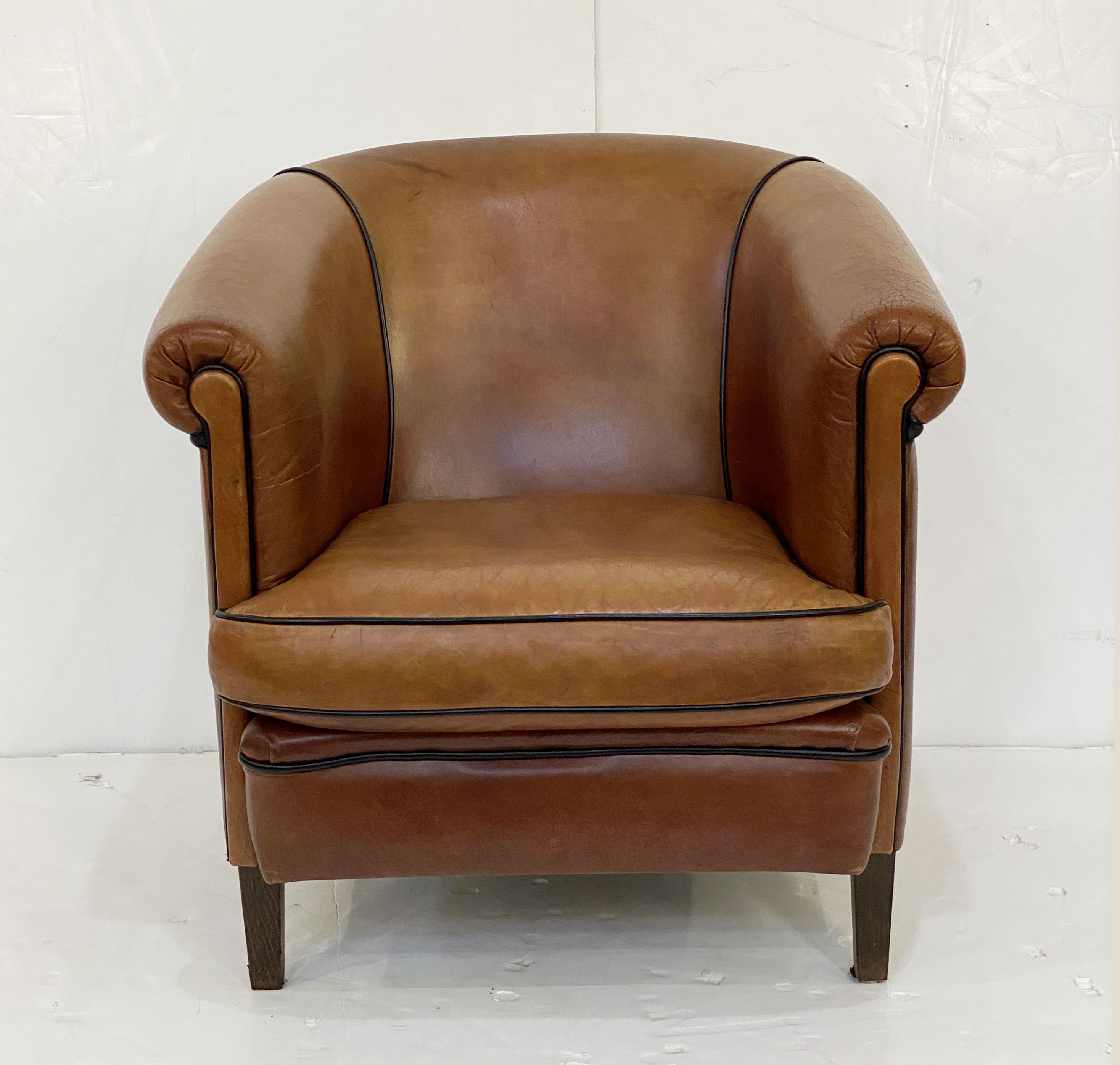 ff218_pair_of_leather_arm_chairs_36