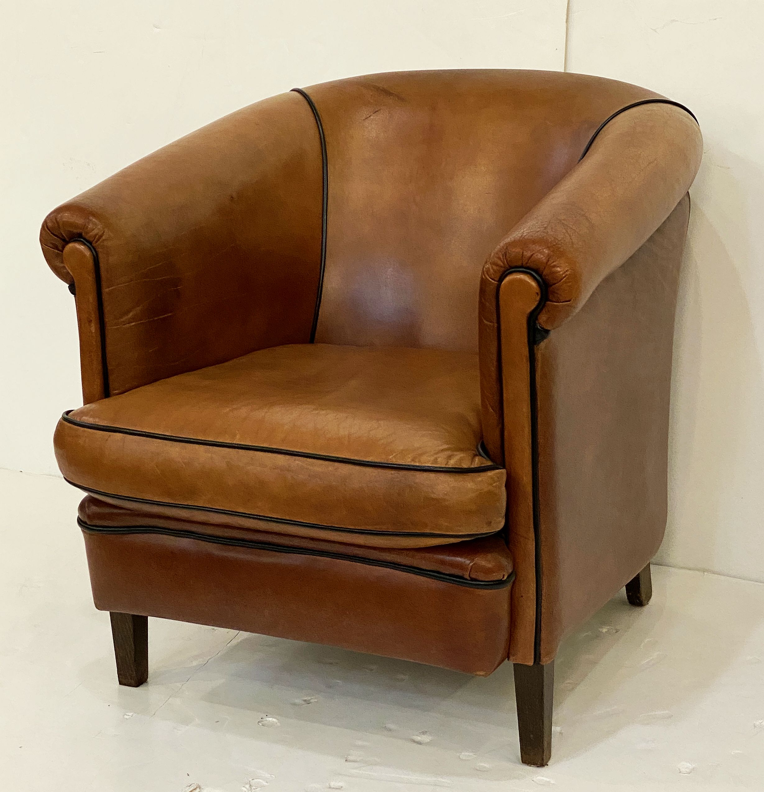 ff218_pair_of_leather_arm_chairs_37