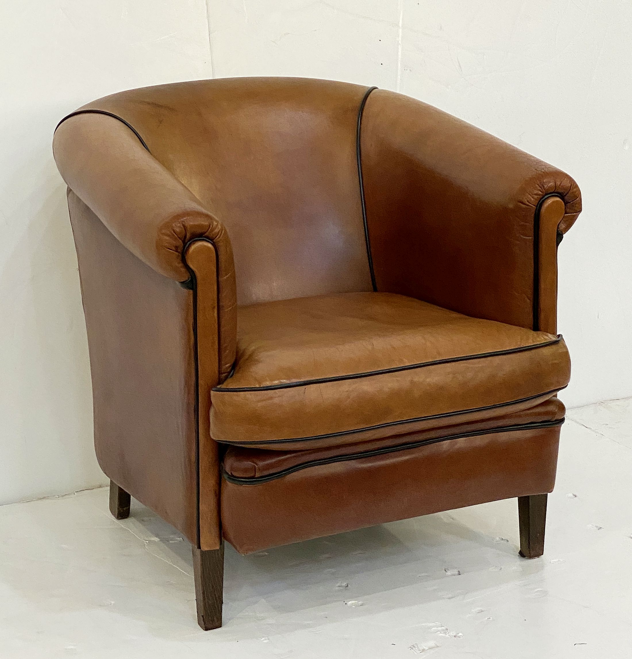 ff218_pair_of_leather_arm_chairs_38