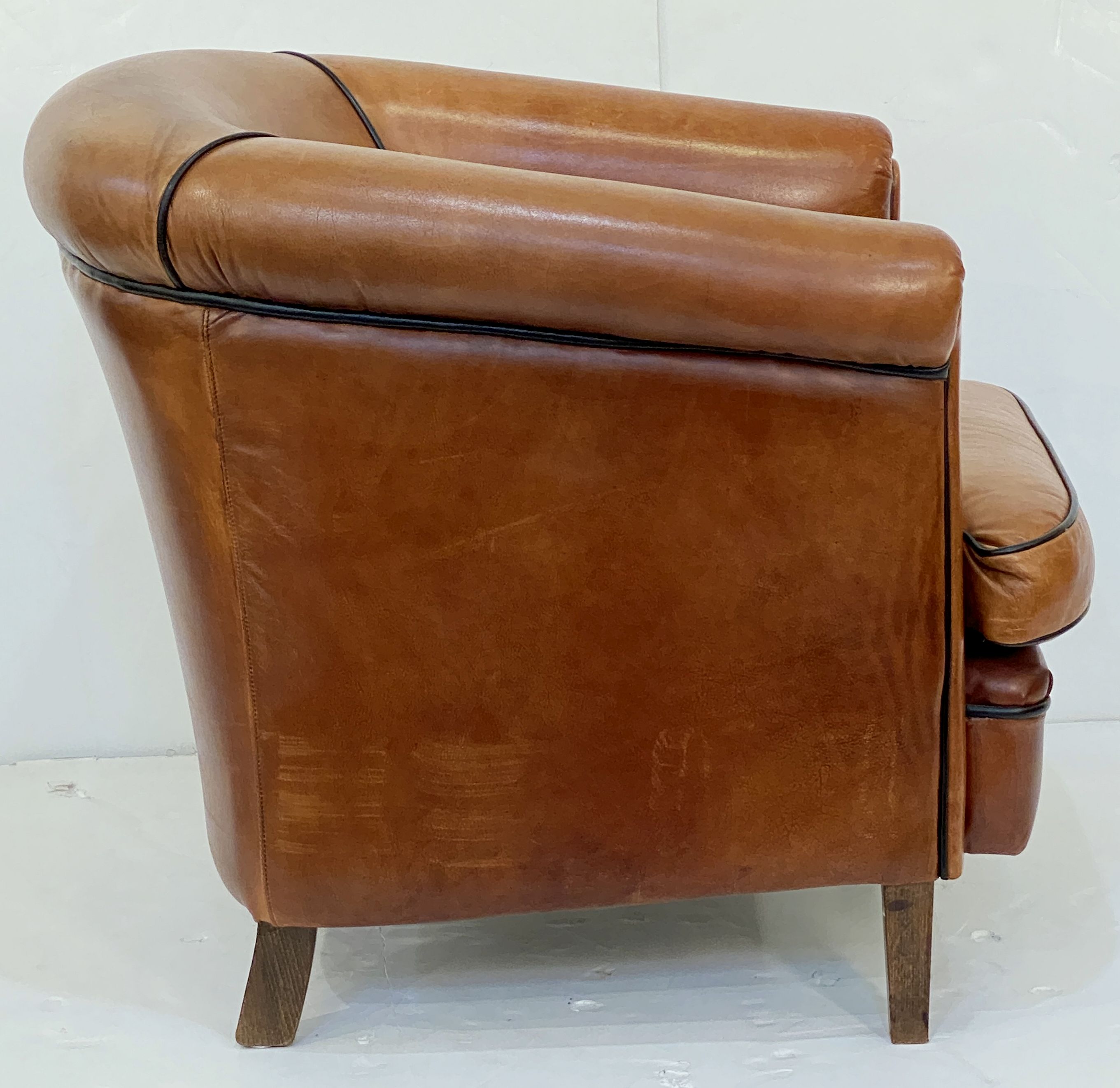 ff218_pair_of_leather_arm_chairs_45