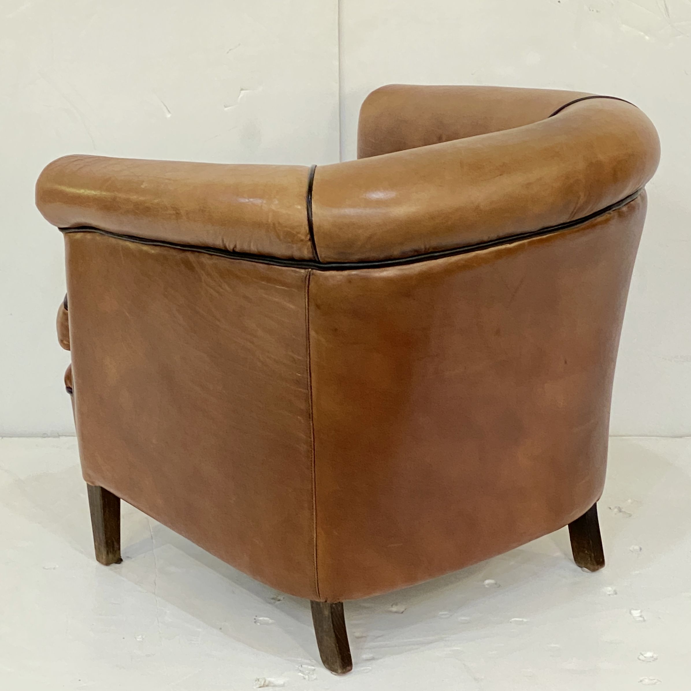 ff218_pair_of_leather_arm_chairs_52