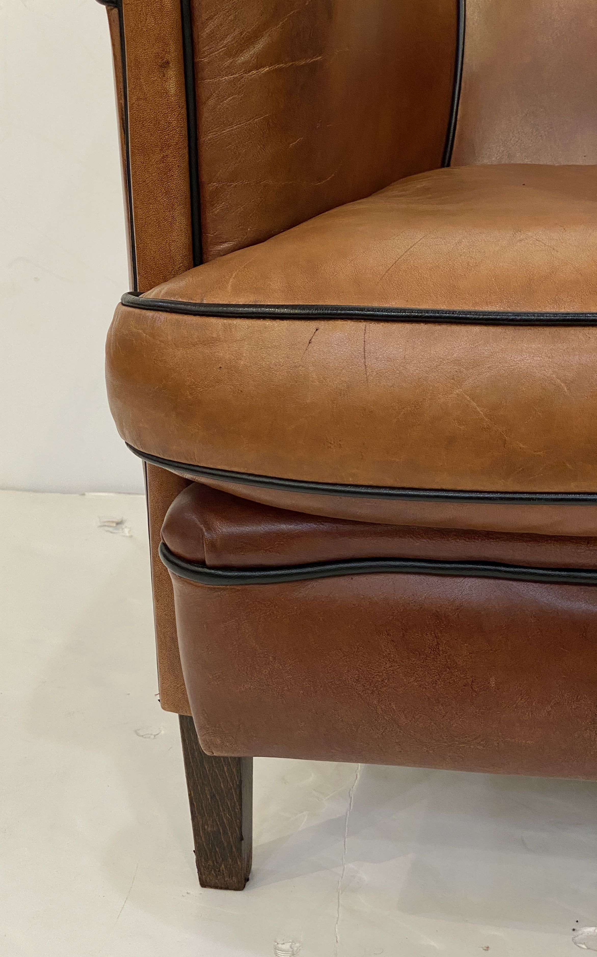 ff218_pair_of_leather_arm_chairs_64