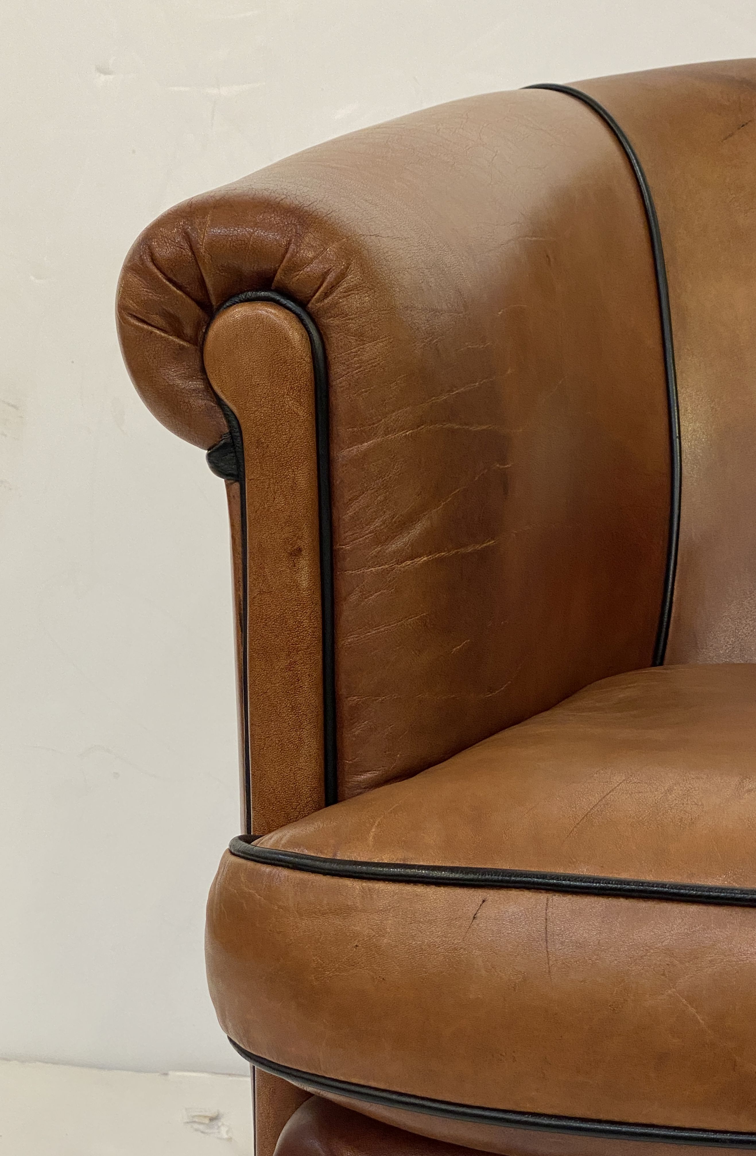 ff218_pair_of_leather_arm_chairs_66