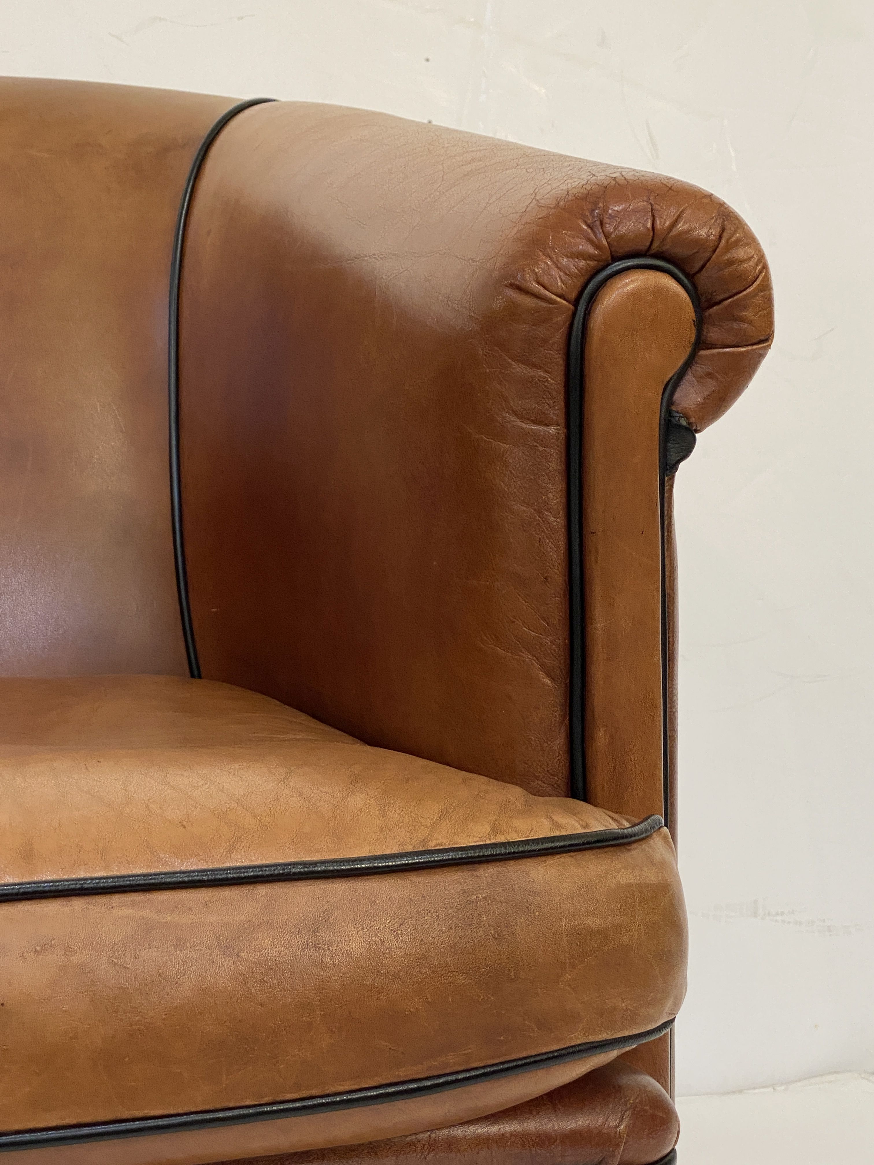 ff218_pair_of_leather_arm_chairs_67