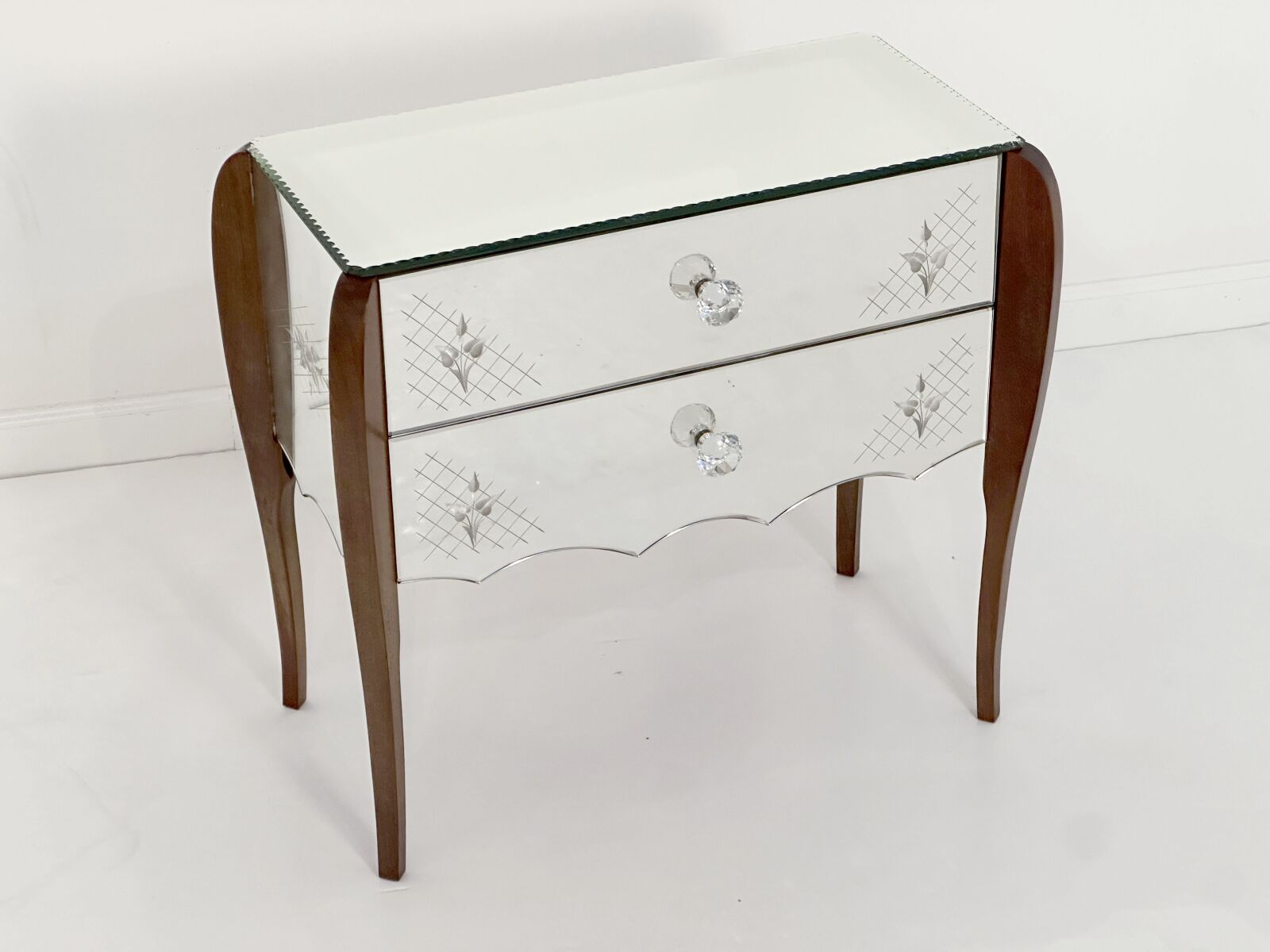 ff505_mirrored_cabinet_4