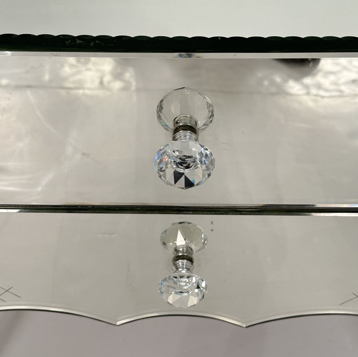 ff505_mirrored_cabinet_5