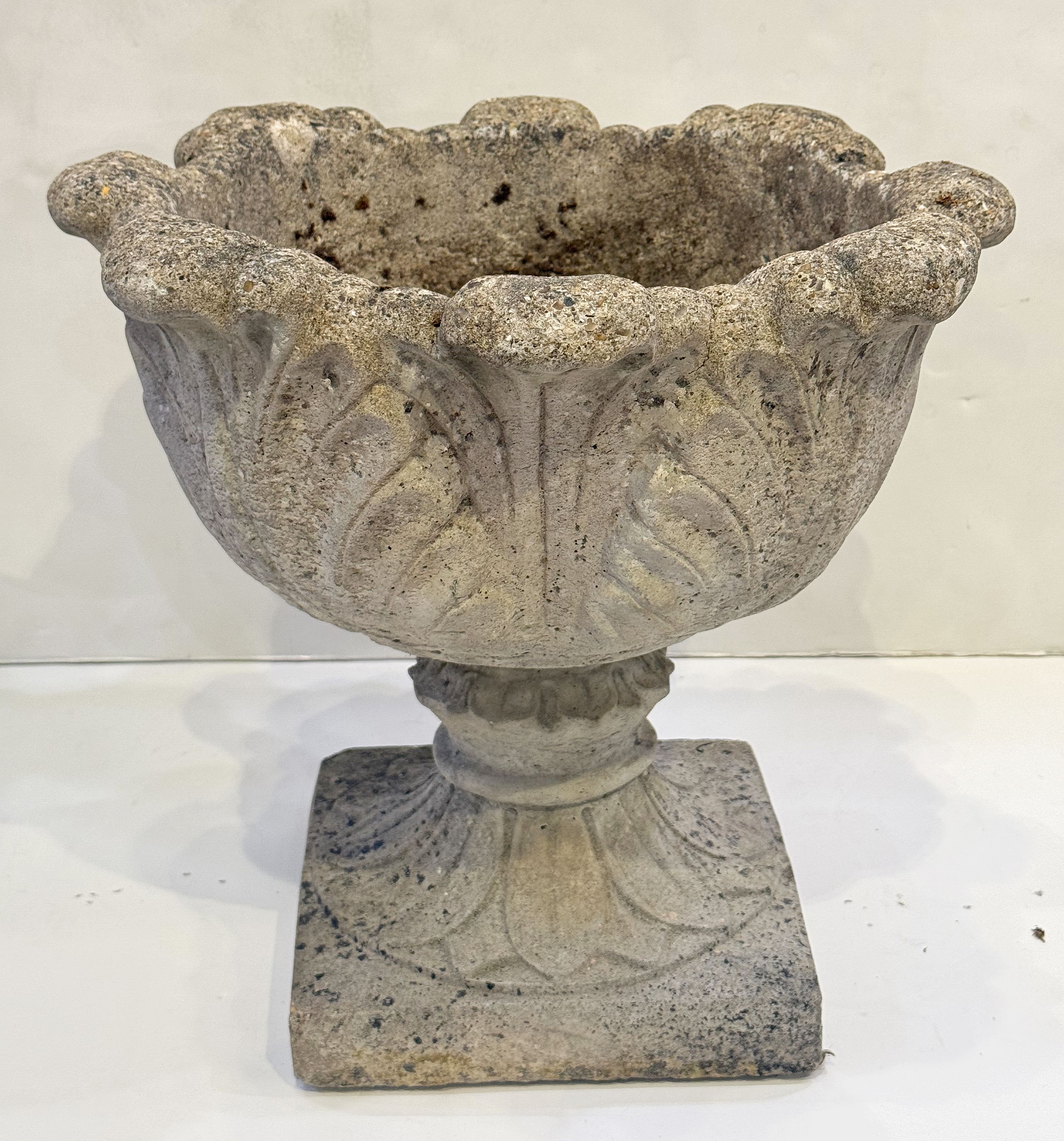ff511_acanthus_urns_2