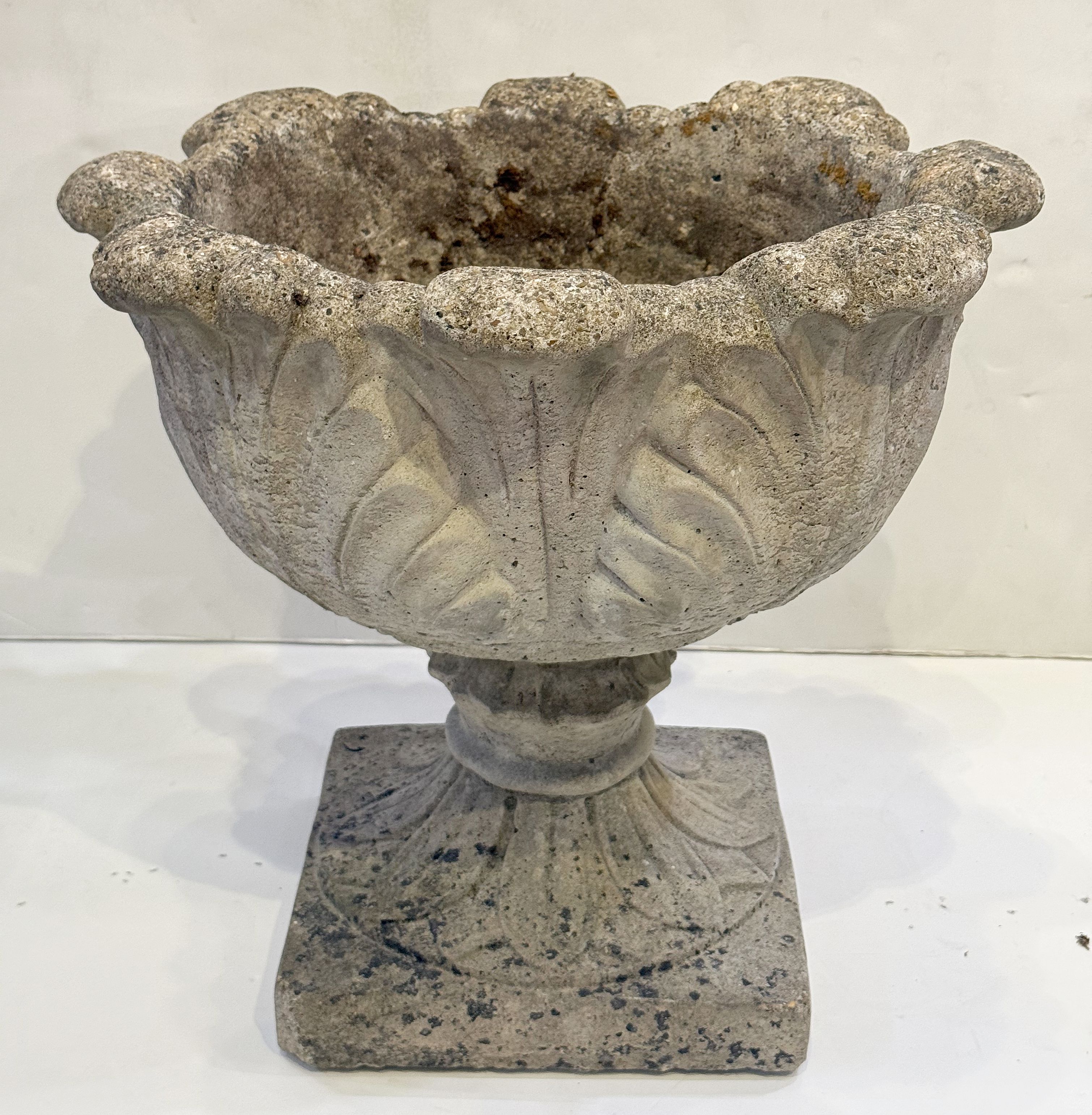ff511_acanthus_urns_3