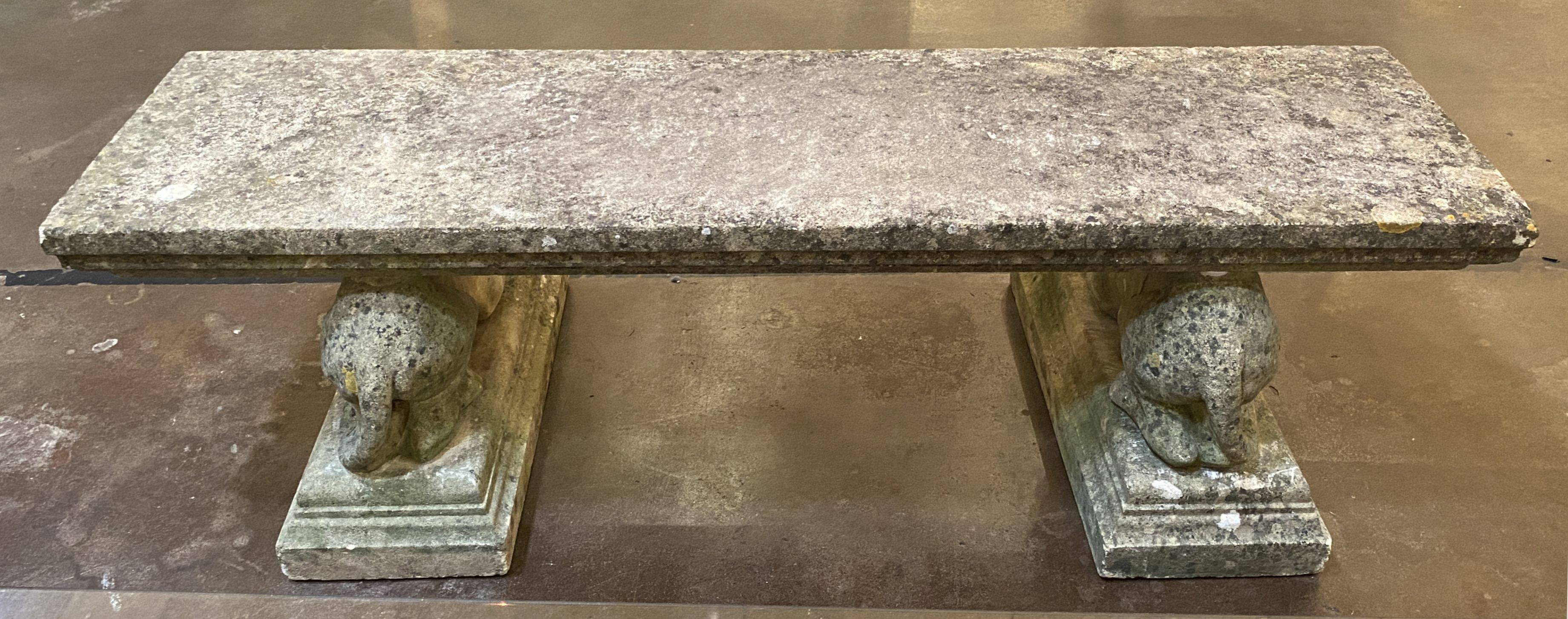 ff520_stone_bench_on_lions_33