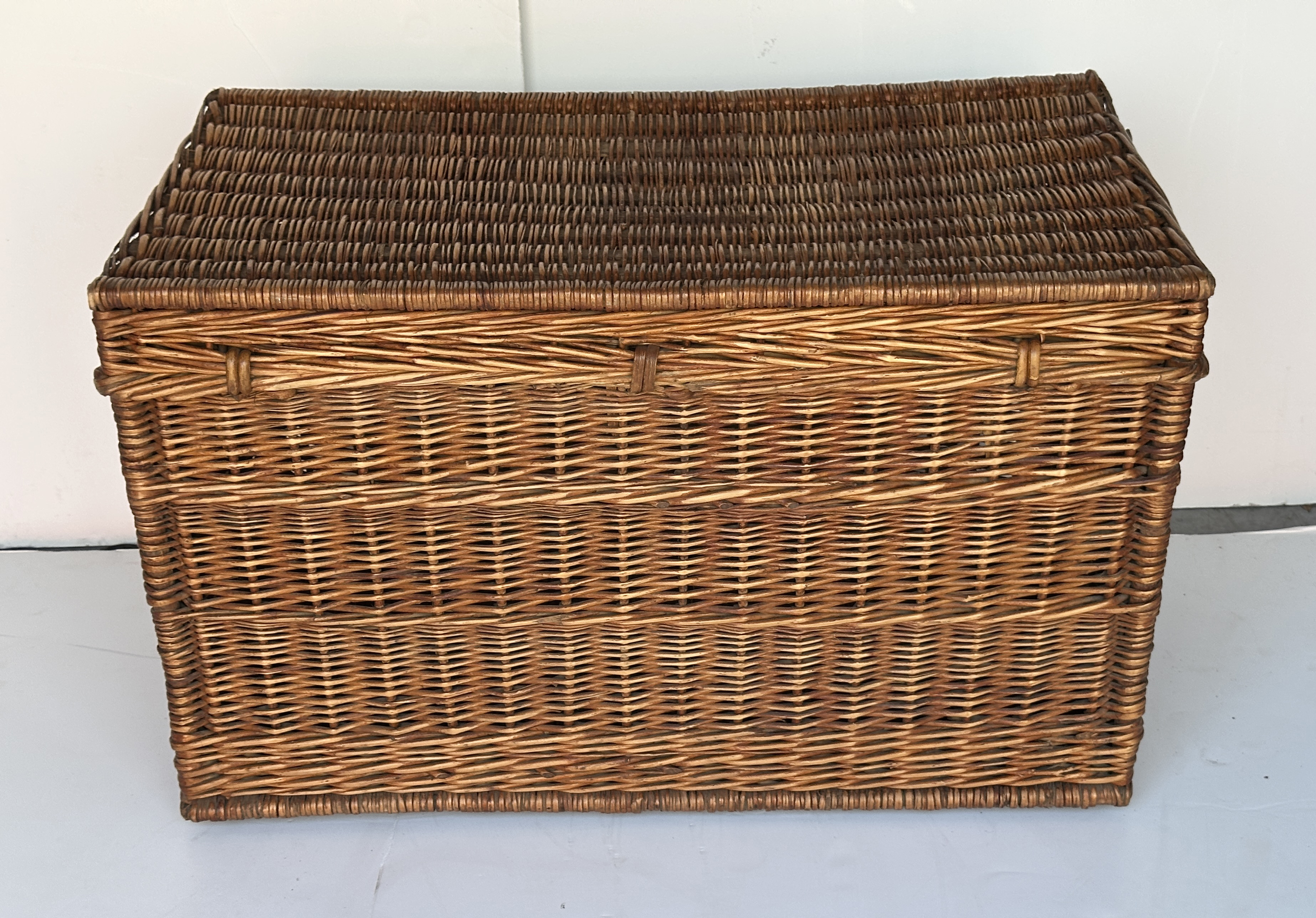 ff559_wicker_hamper_11_post