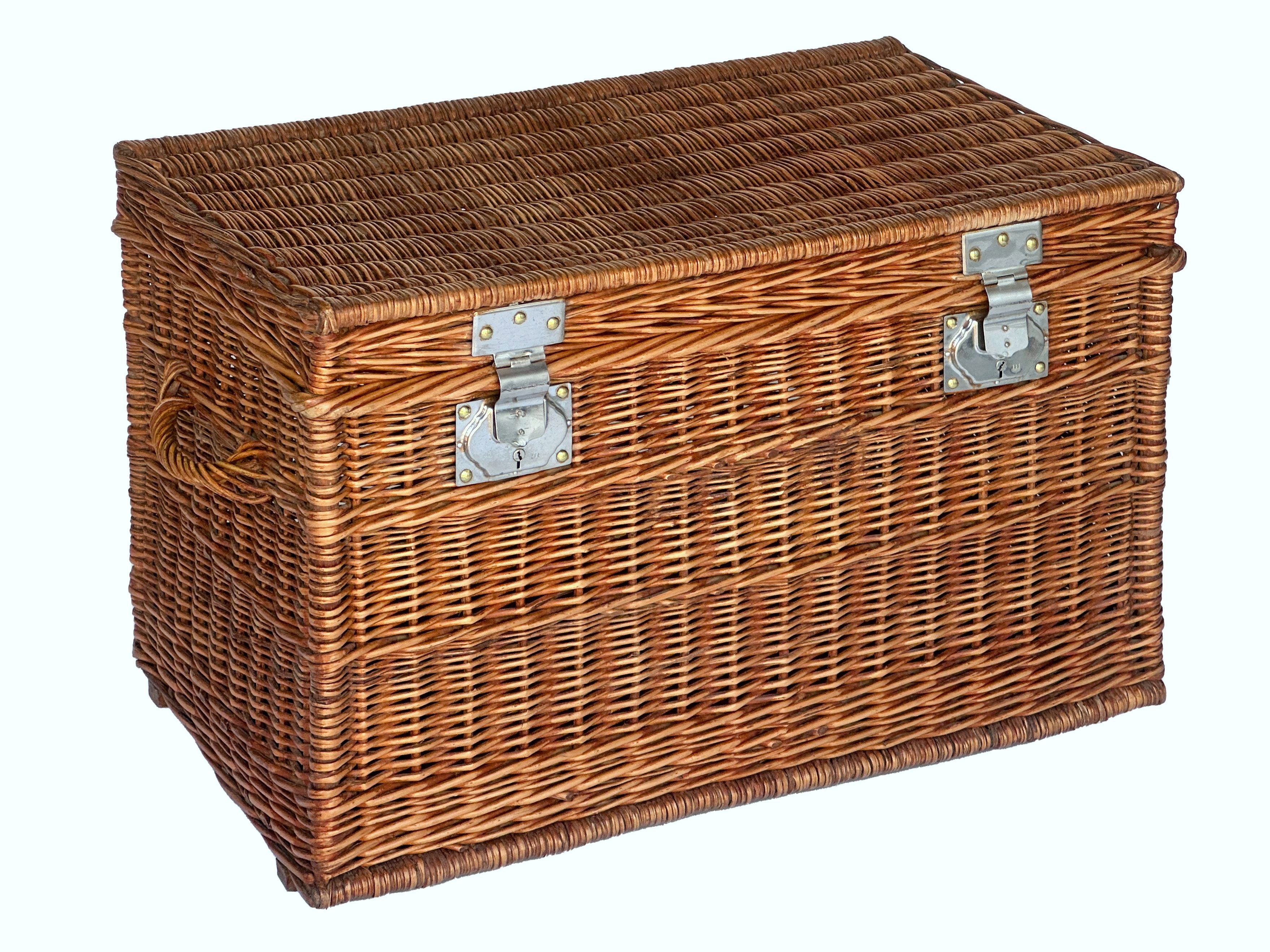 ff559_wicker_hamper_1_post