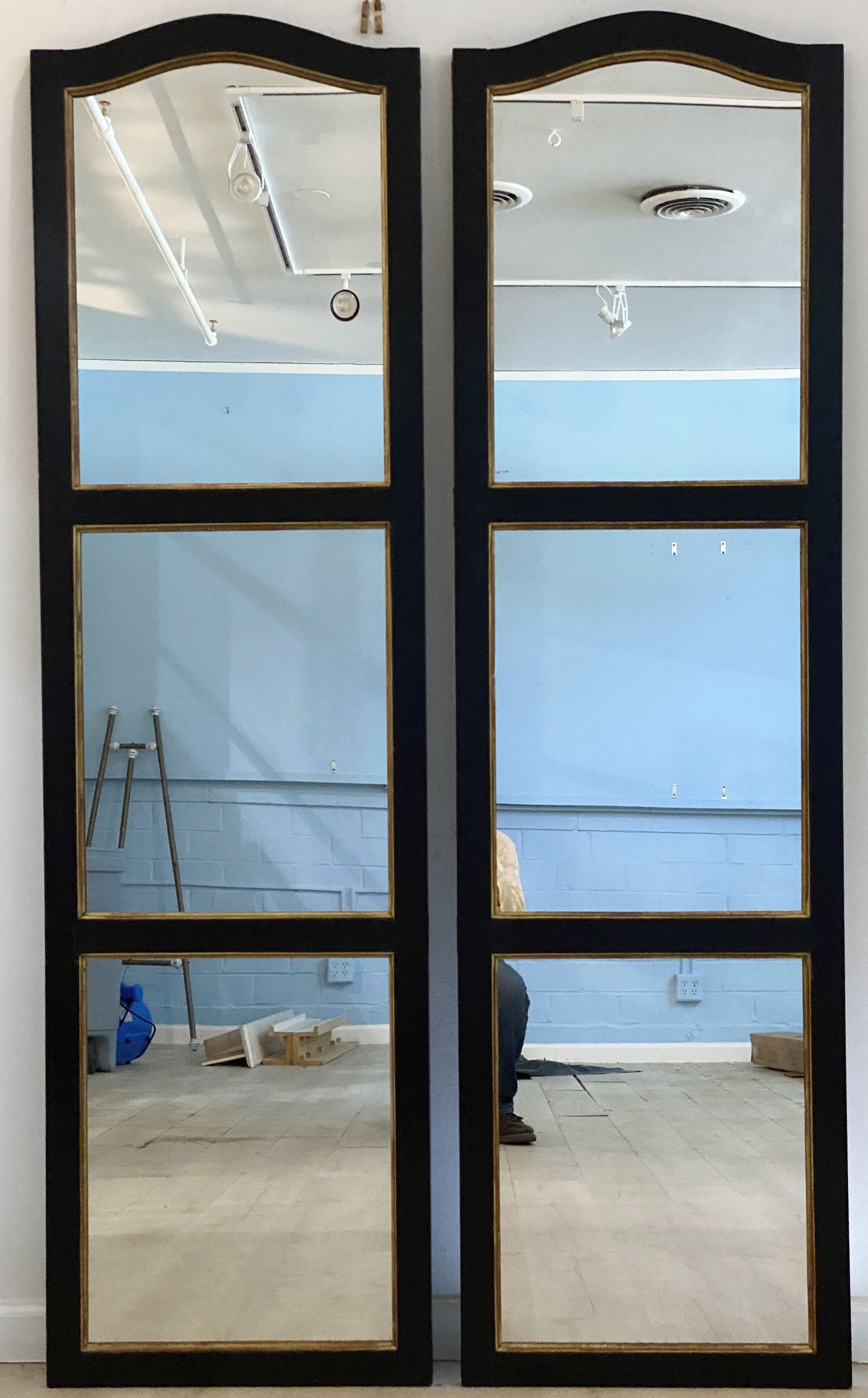 ff627_pair_of_black_mirrors_m_a_i_n
