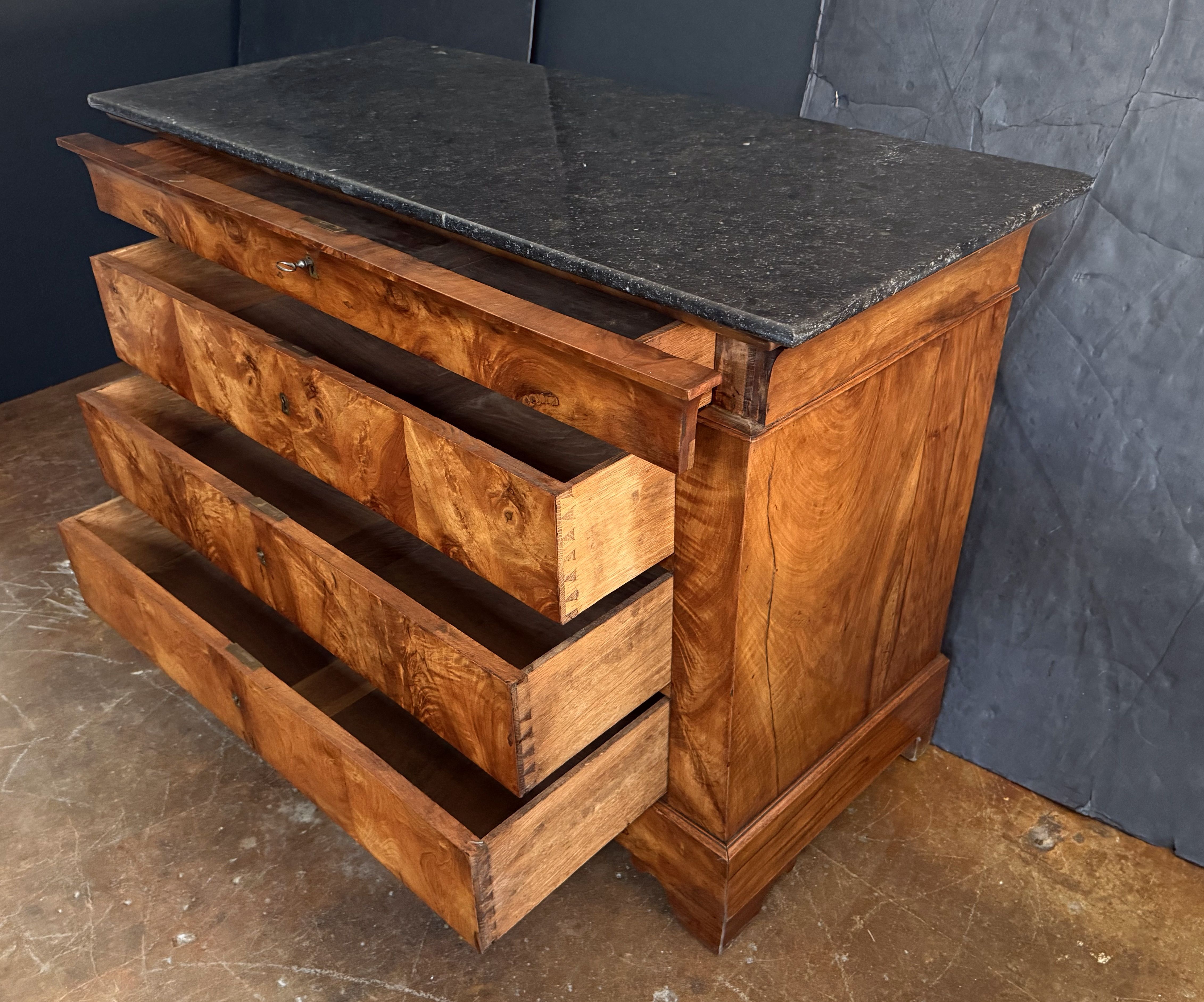 ff667_commode_with_marble_top__3