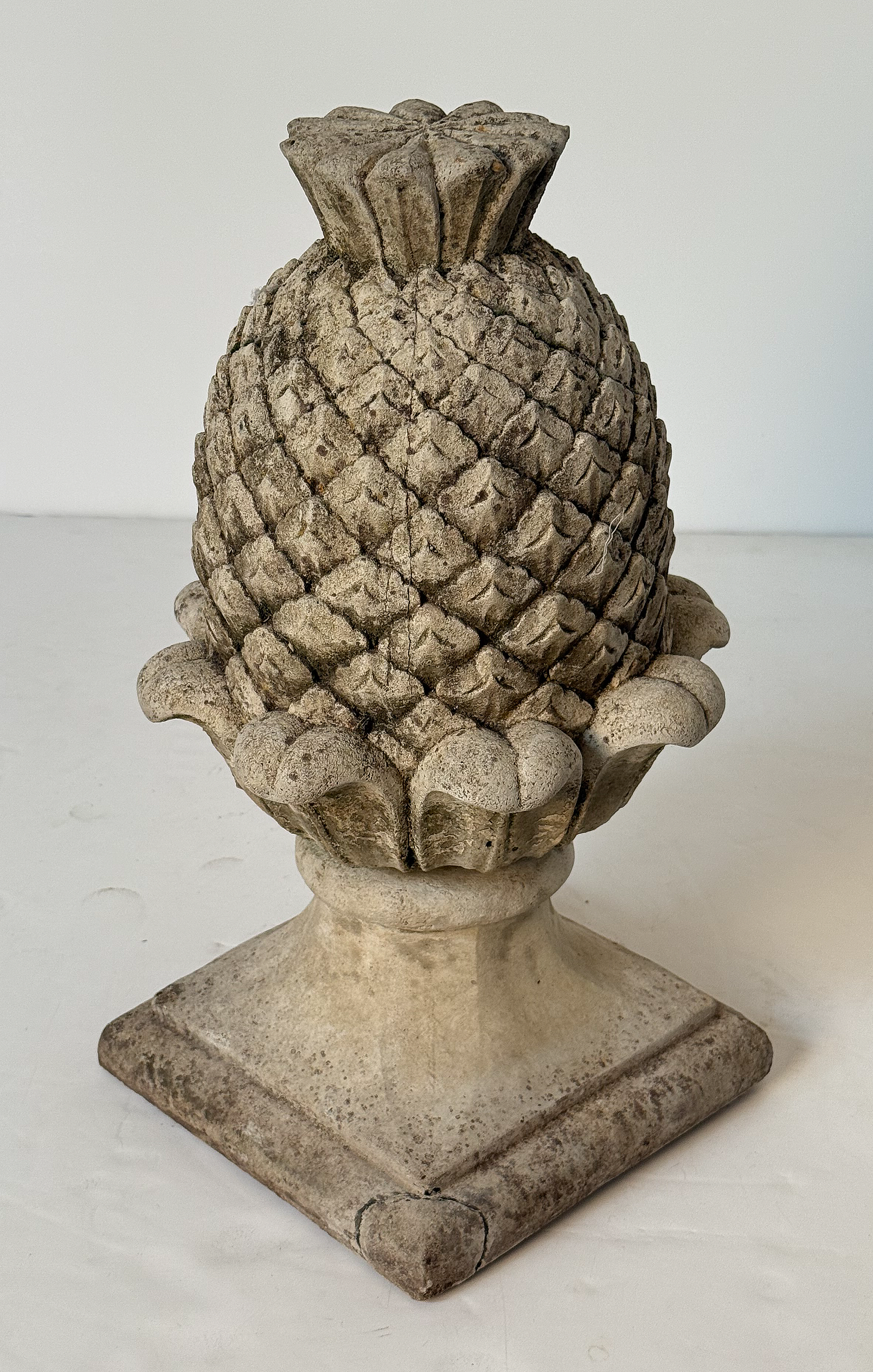 gg011_pineapple_finial_05_l_e_a_d