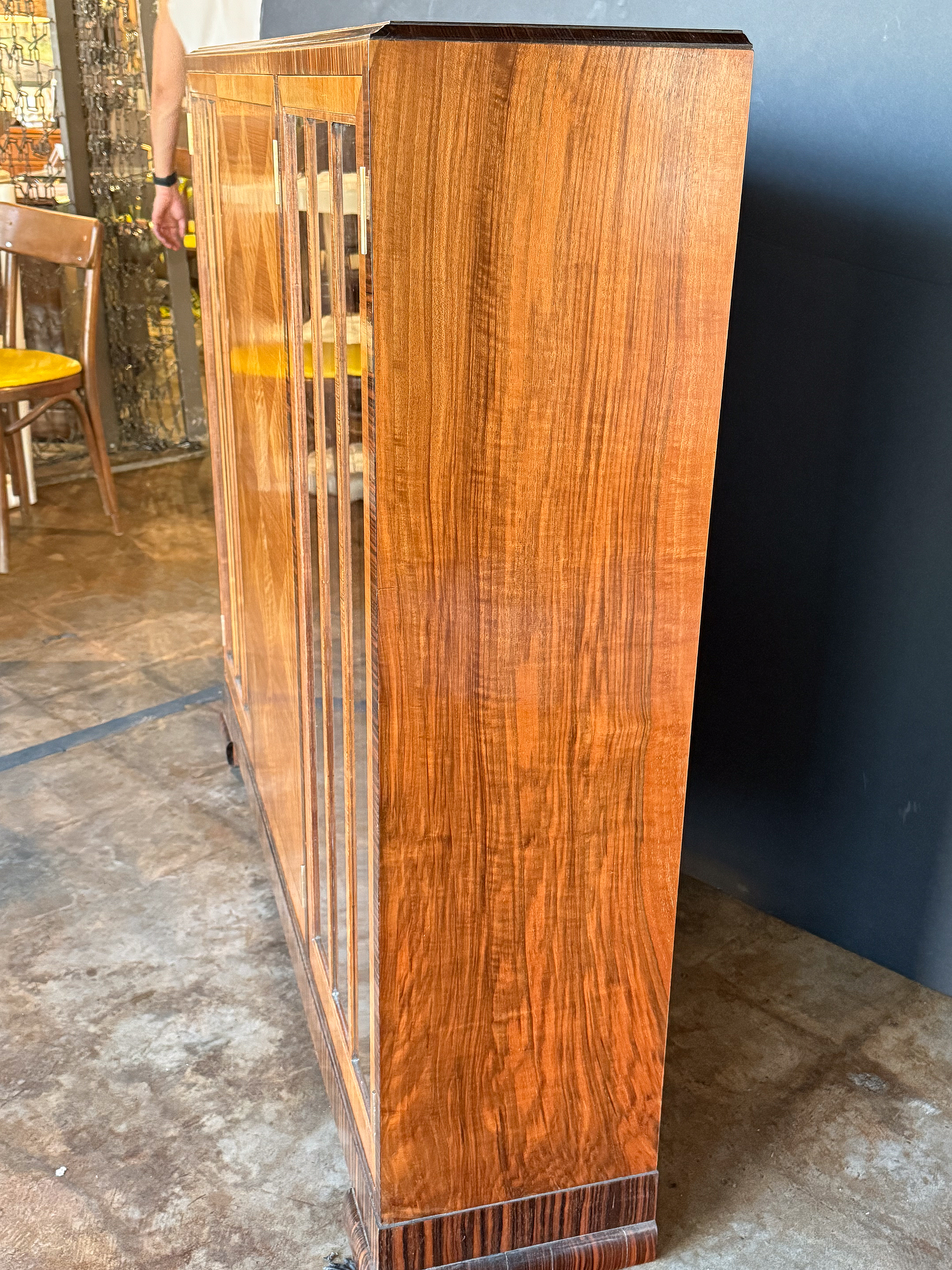 gg021_art_deco_walnut_cabinet_006