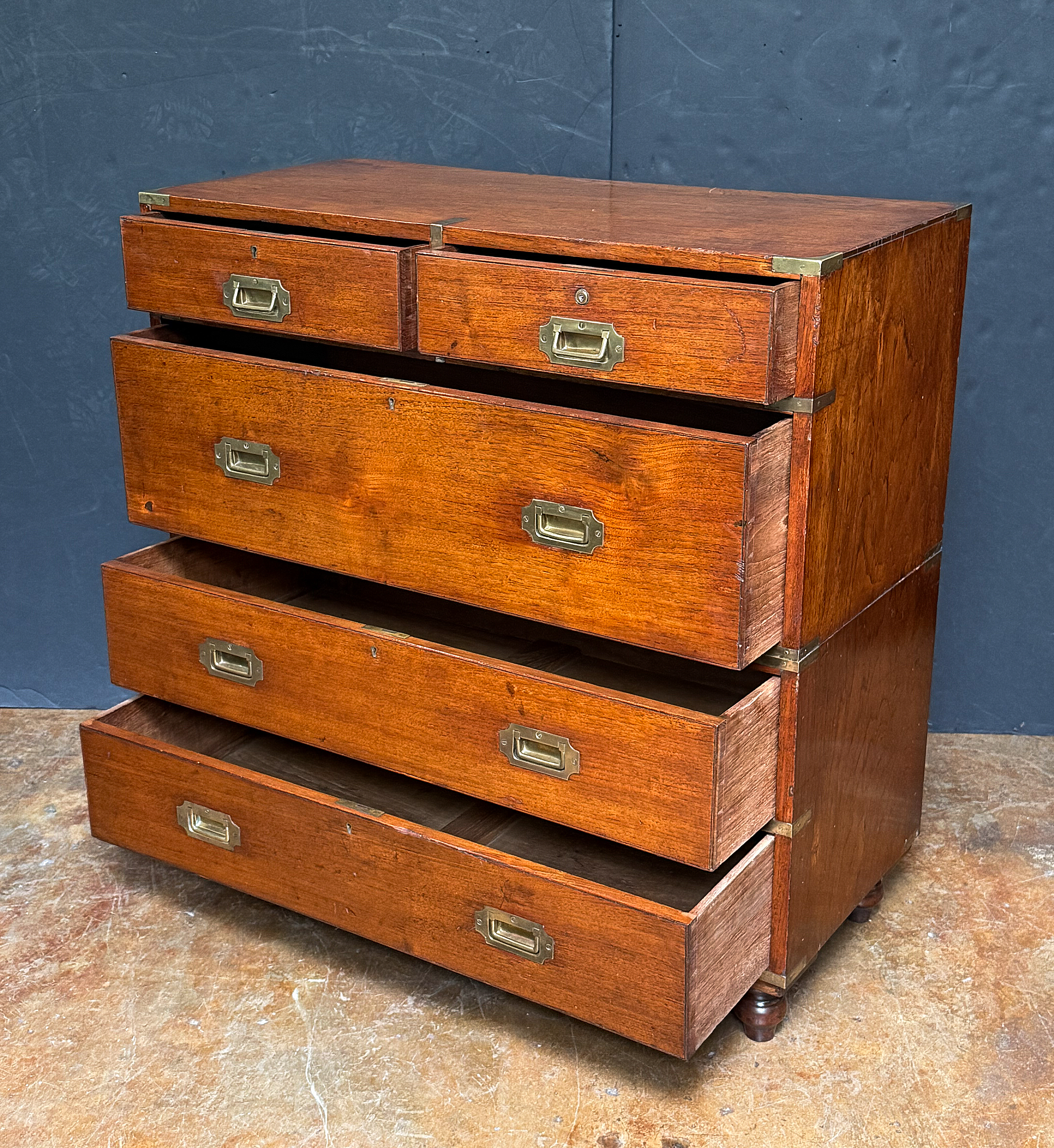 gg046_military_campaign_chest_05