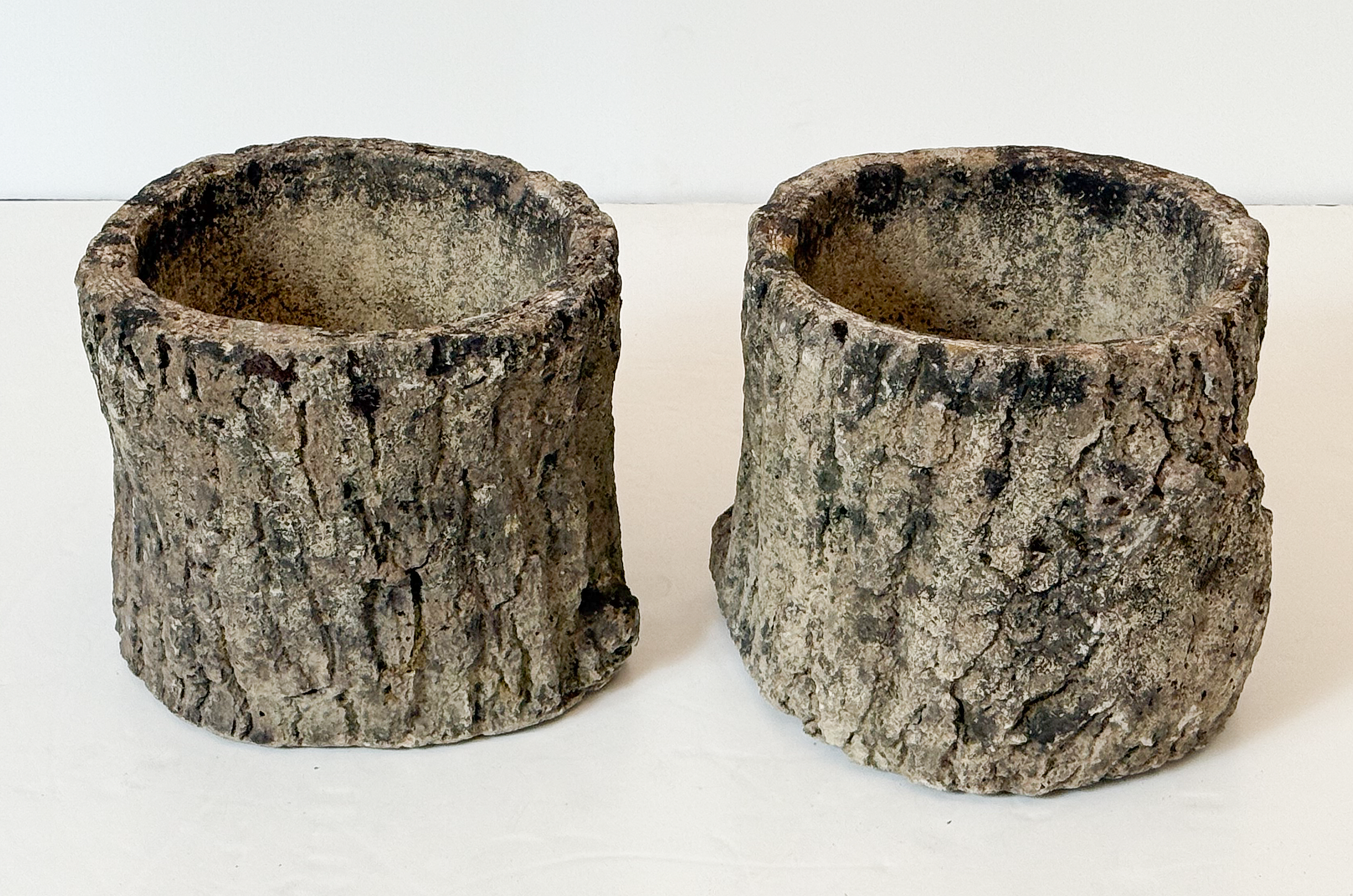 gg084_gnarled_tree_stump_shaped_faux_bois_planter_2