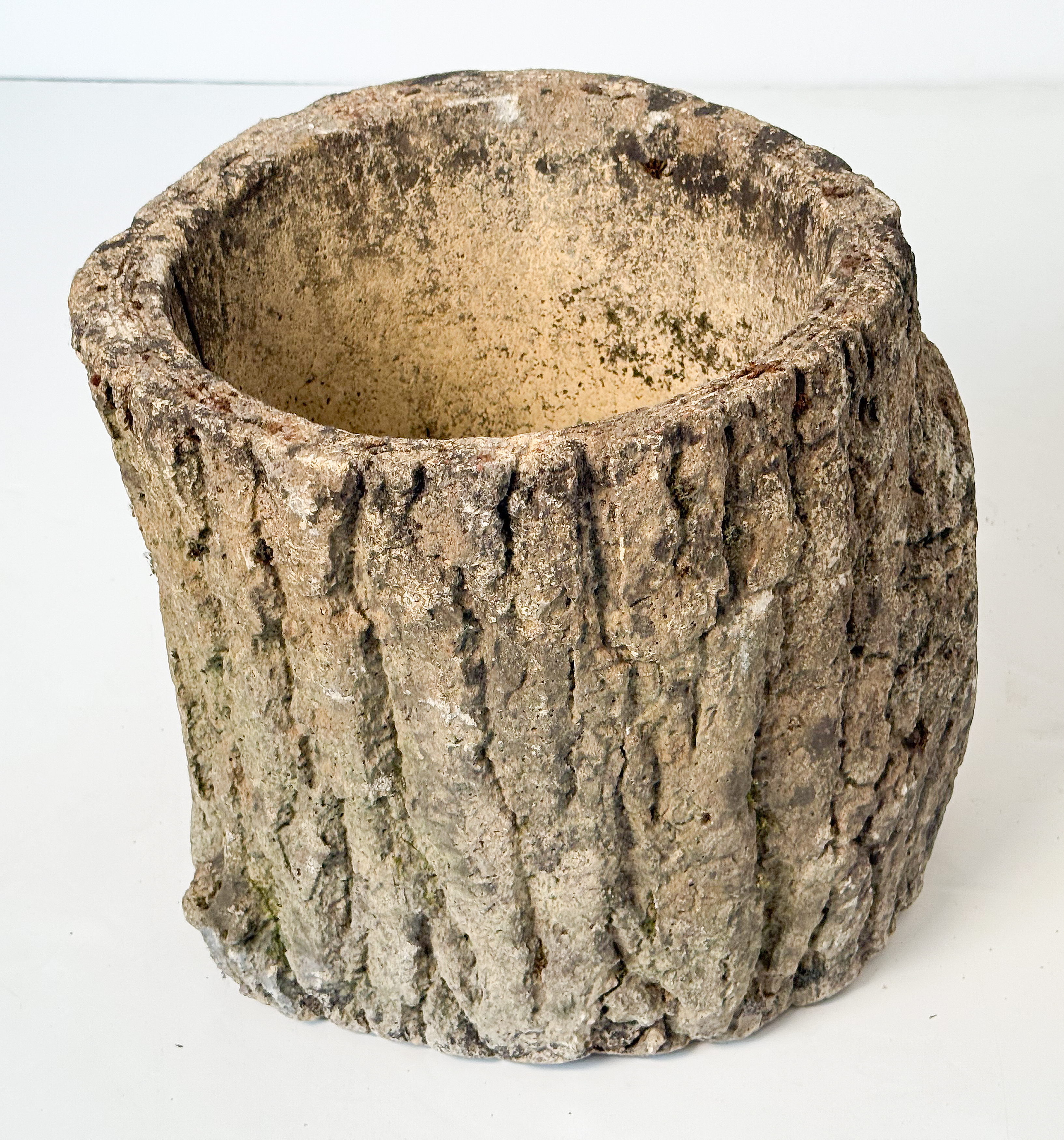 gg084_gnarled_tree_stump_shaped_faux_bois_planter_25