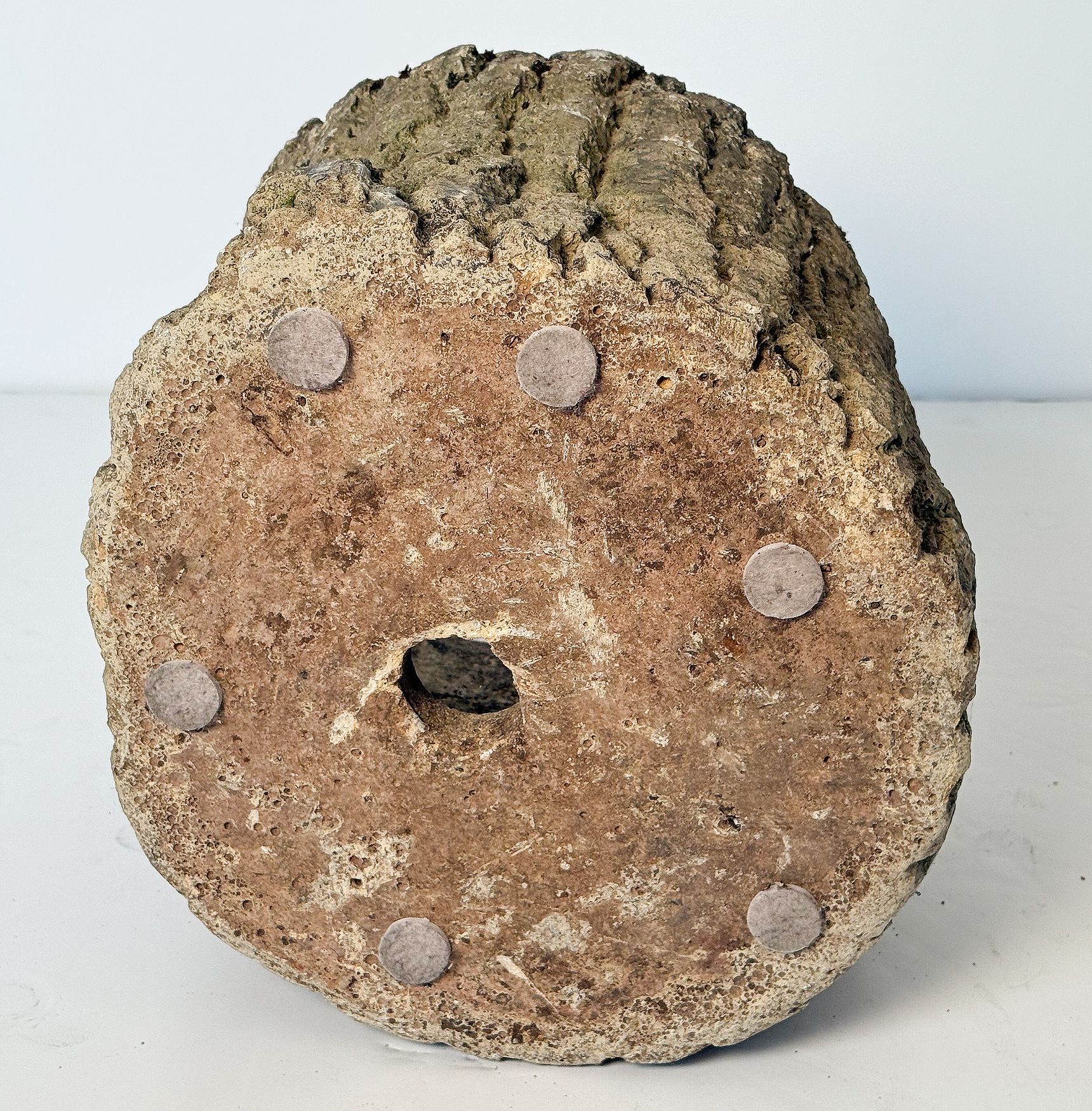 gg084_gnarled_tree_stump_shaped_faux_bois_planter_27