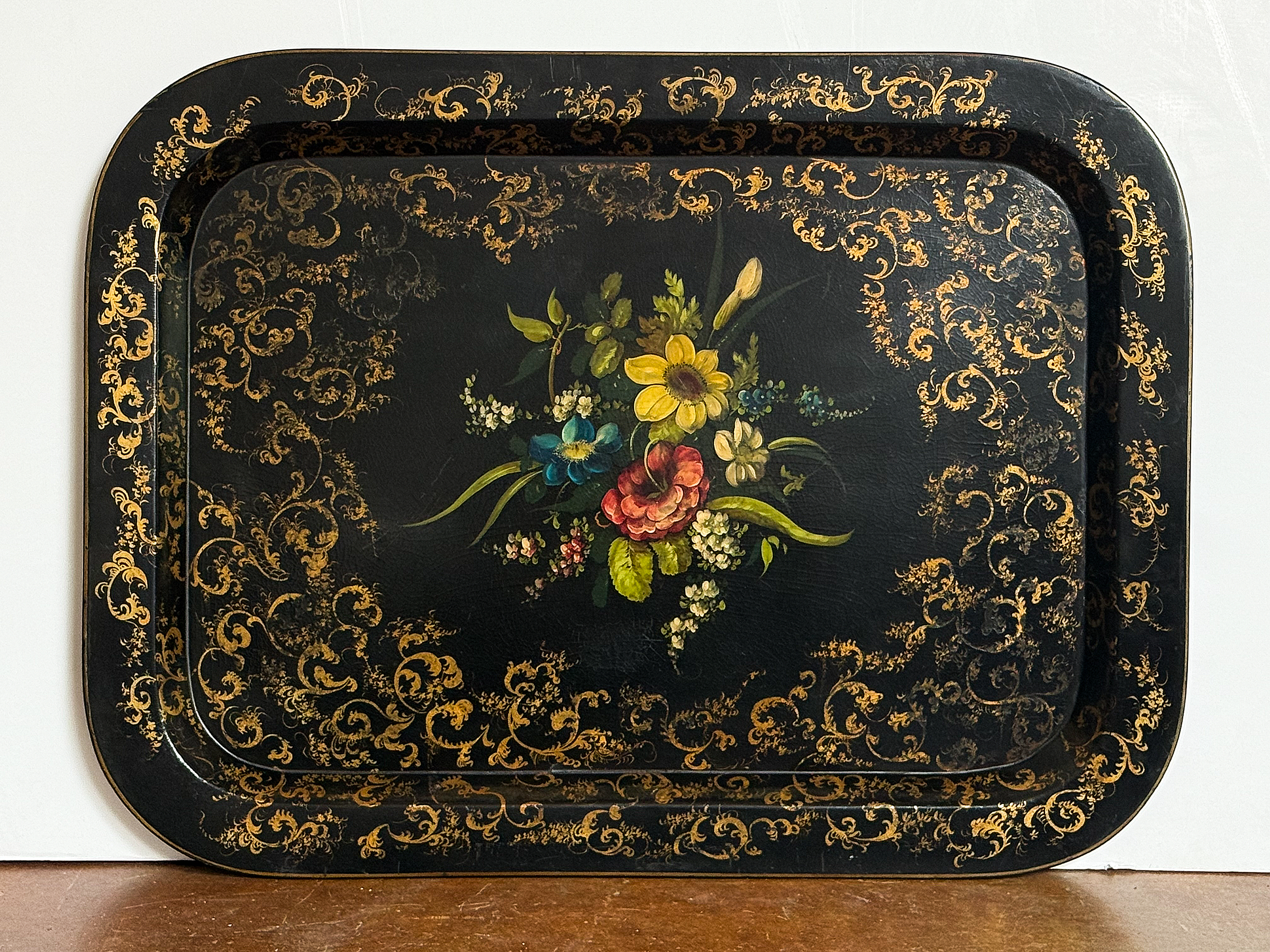 gg169_black_tray_01_l_e_a_d