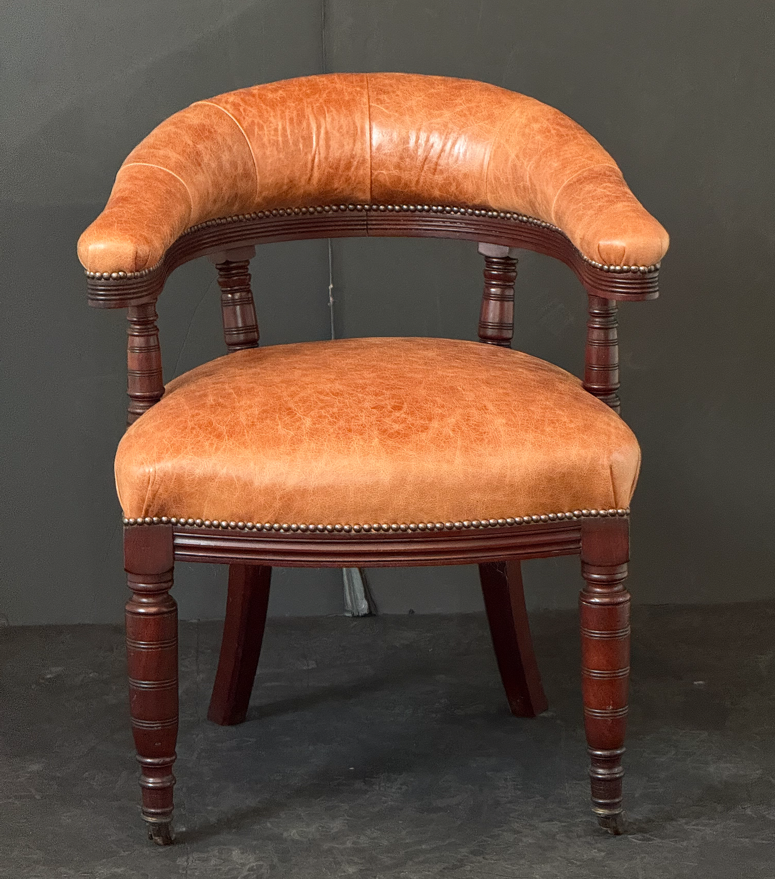 gg177_leather_arm_chair_01