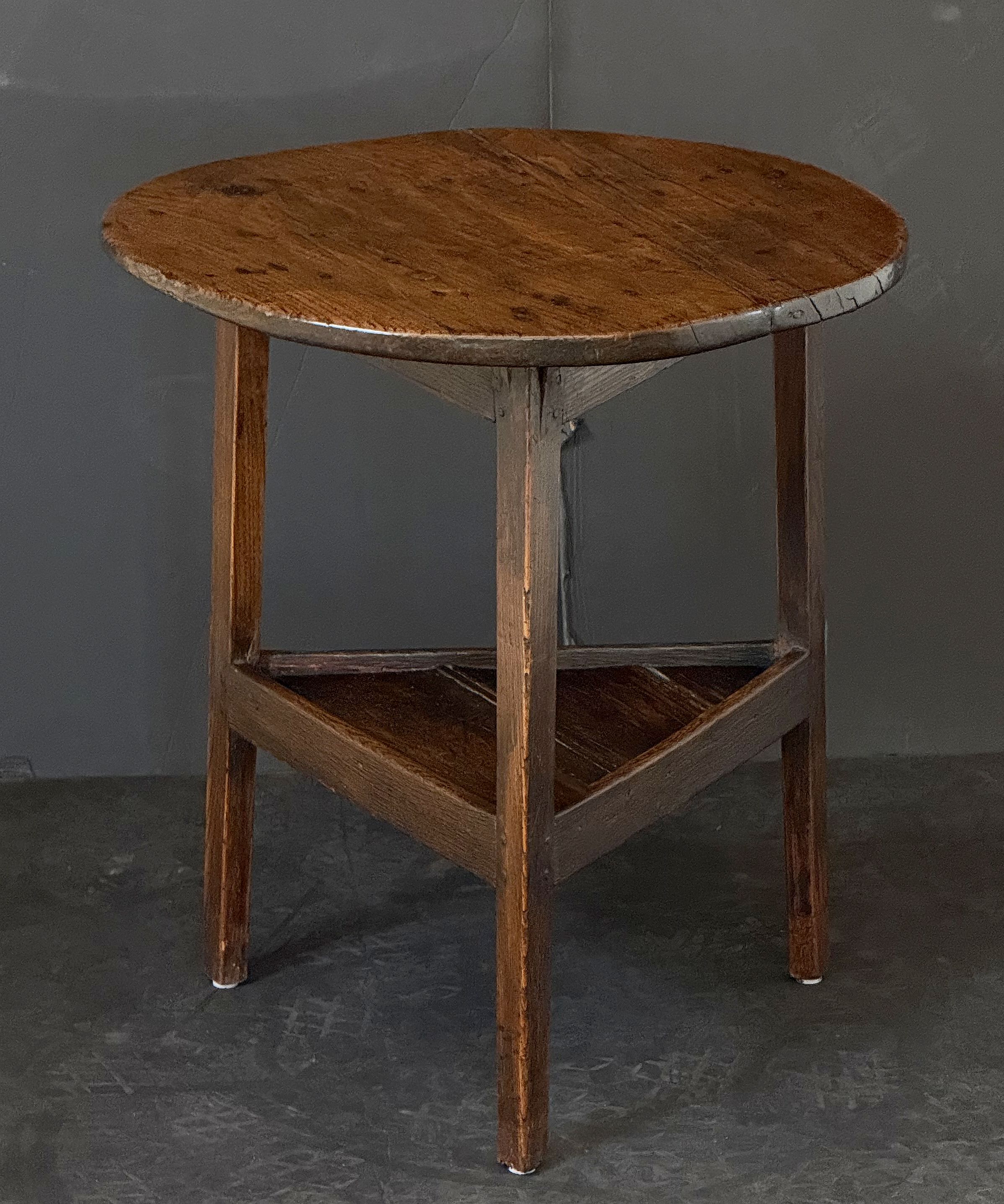 gg221_oak_cricket_table_m_a_i_n__369083307