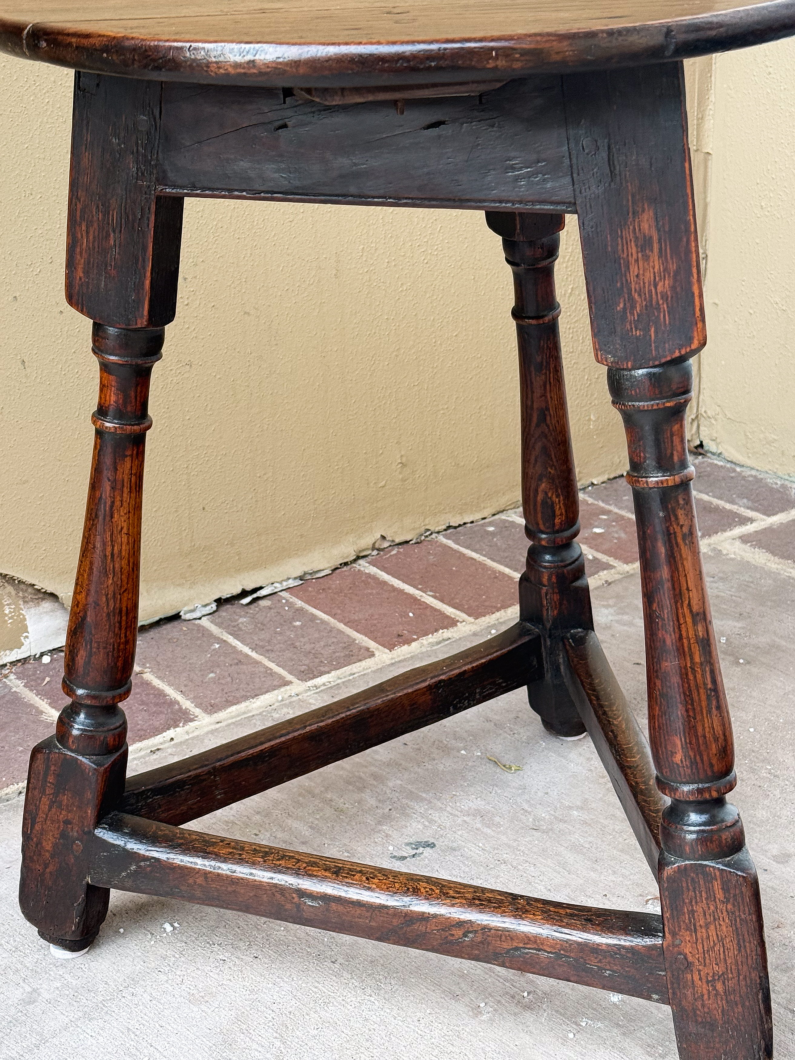 gg223_small_cricket_table_of_oak_006_74116628
