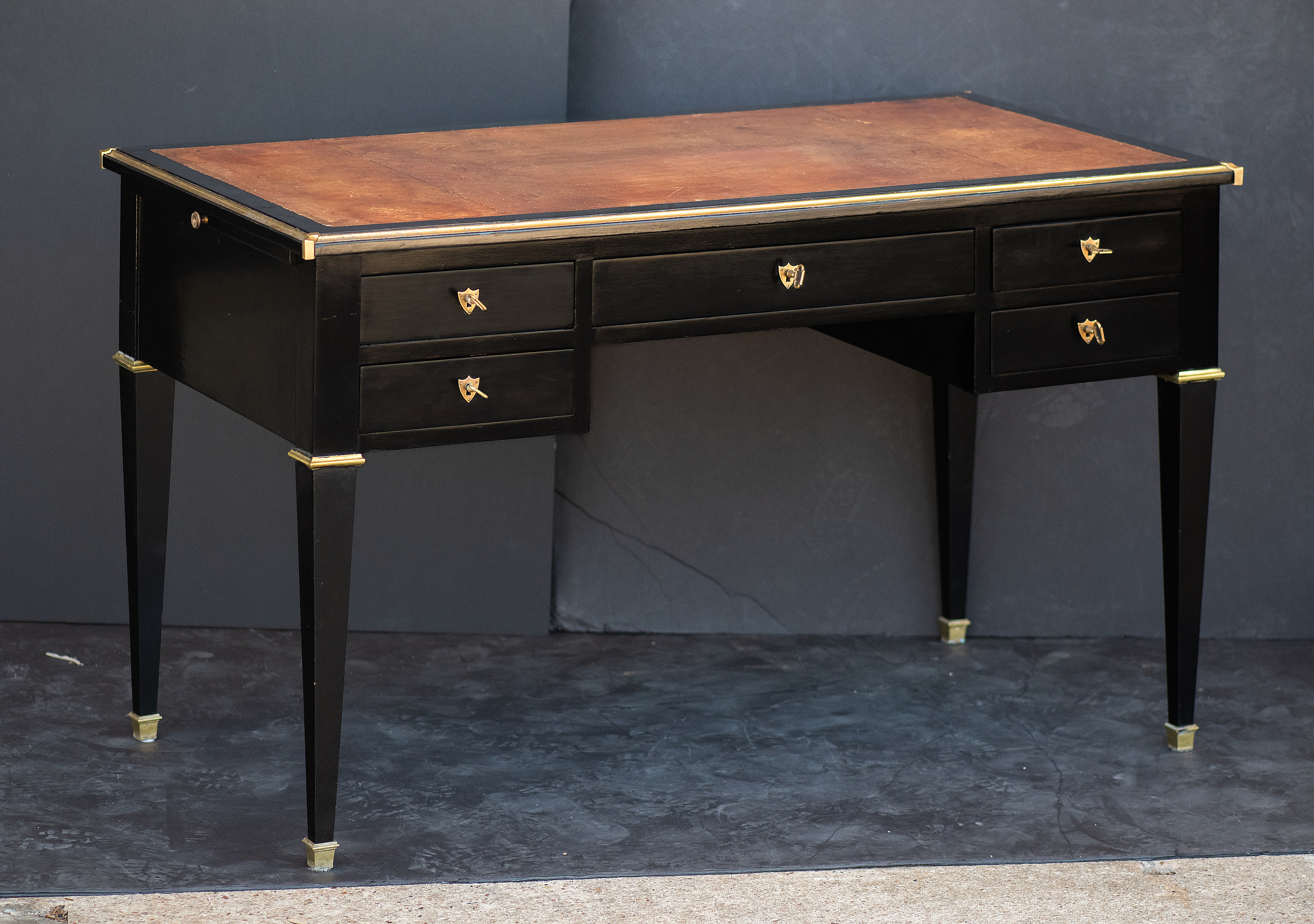 gg225_black_french_writing_table_001_l_e_a_d