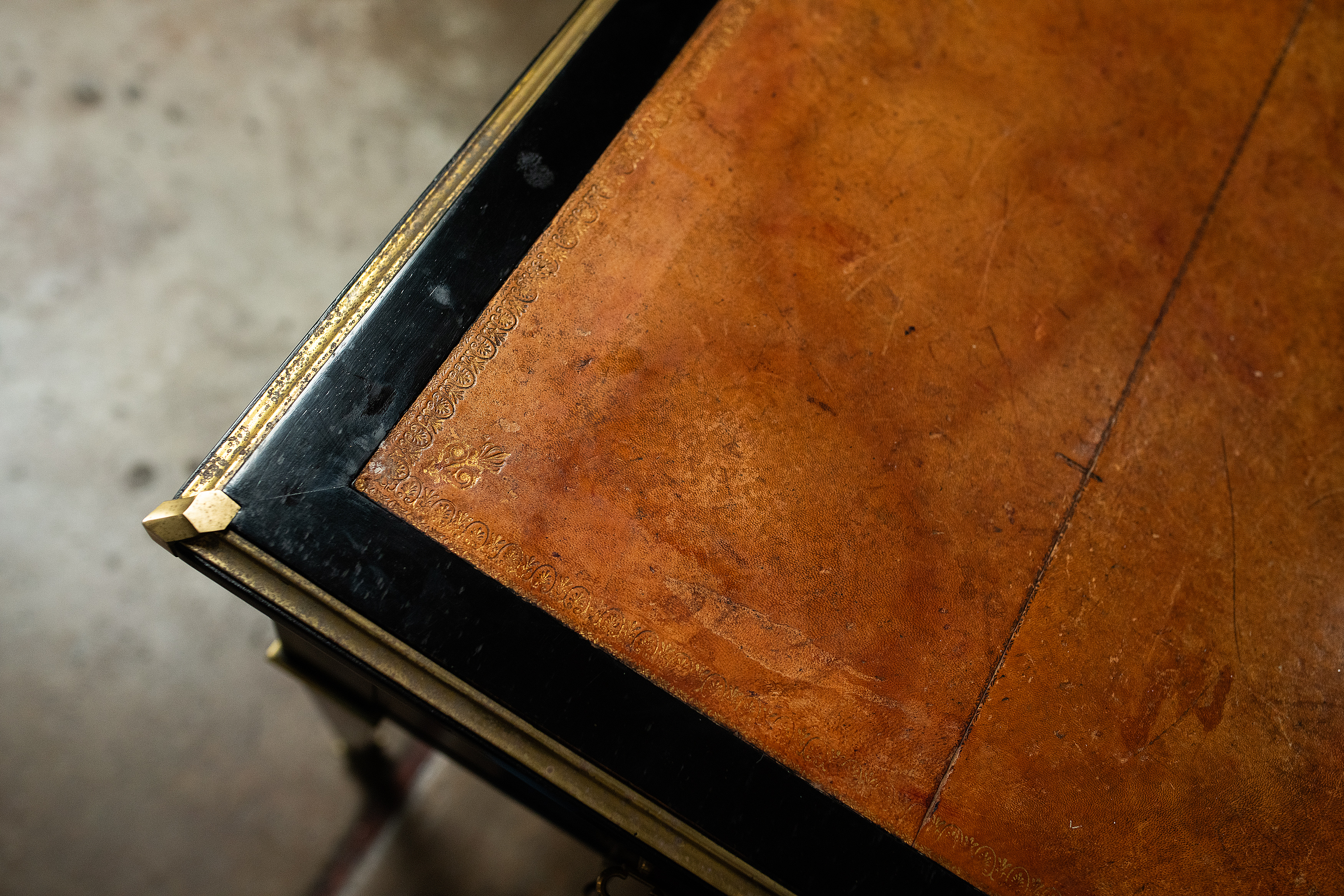 gg225_black_french_writing_table_012