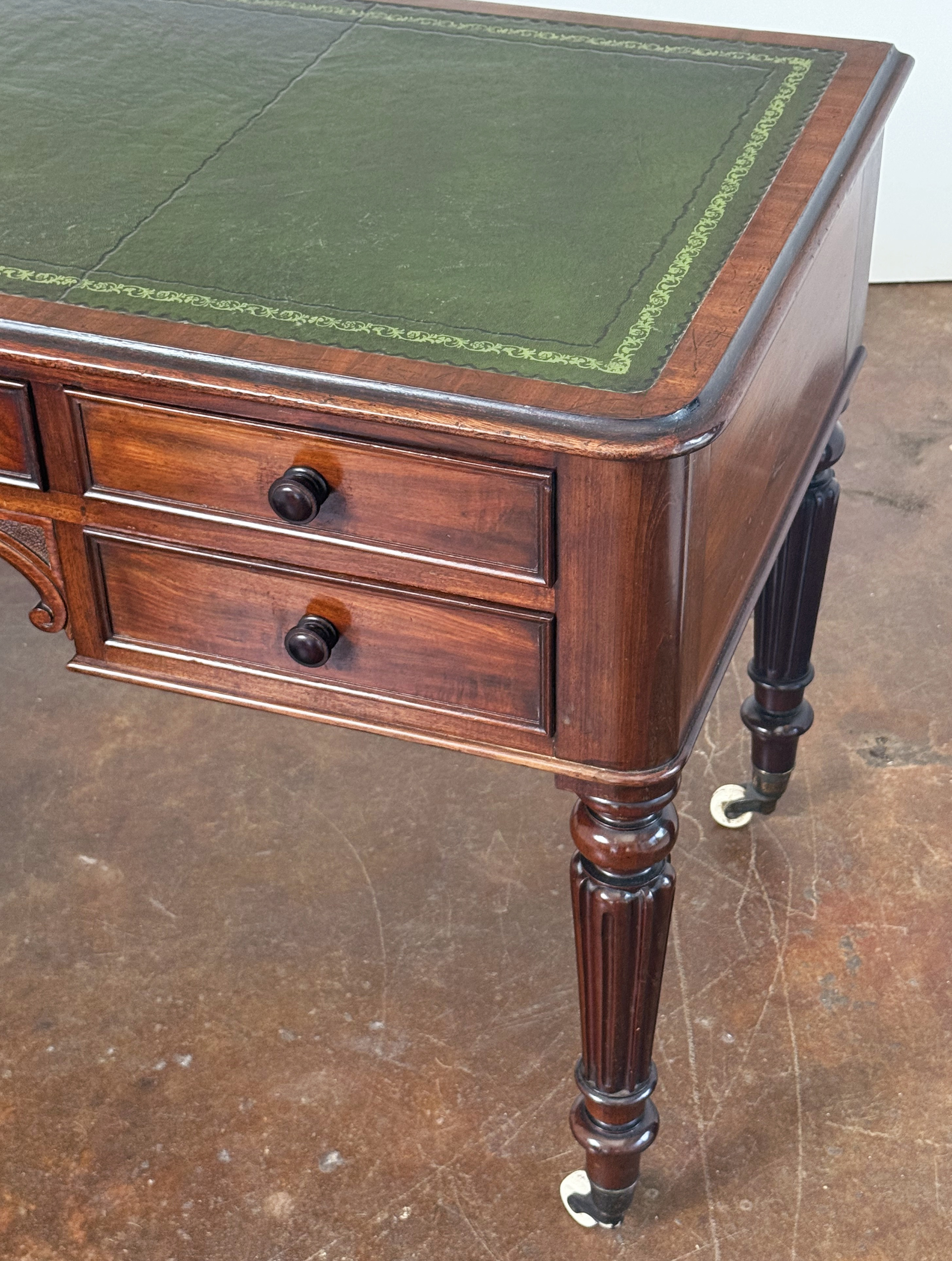 gg246_writing_desk_21